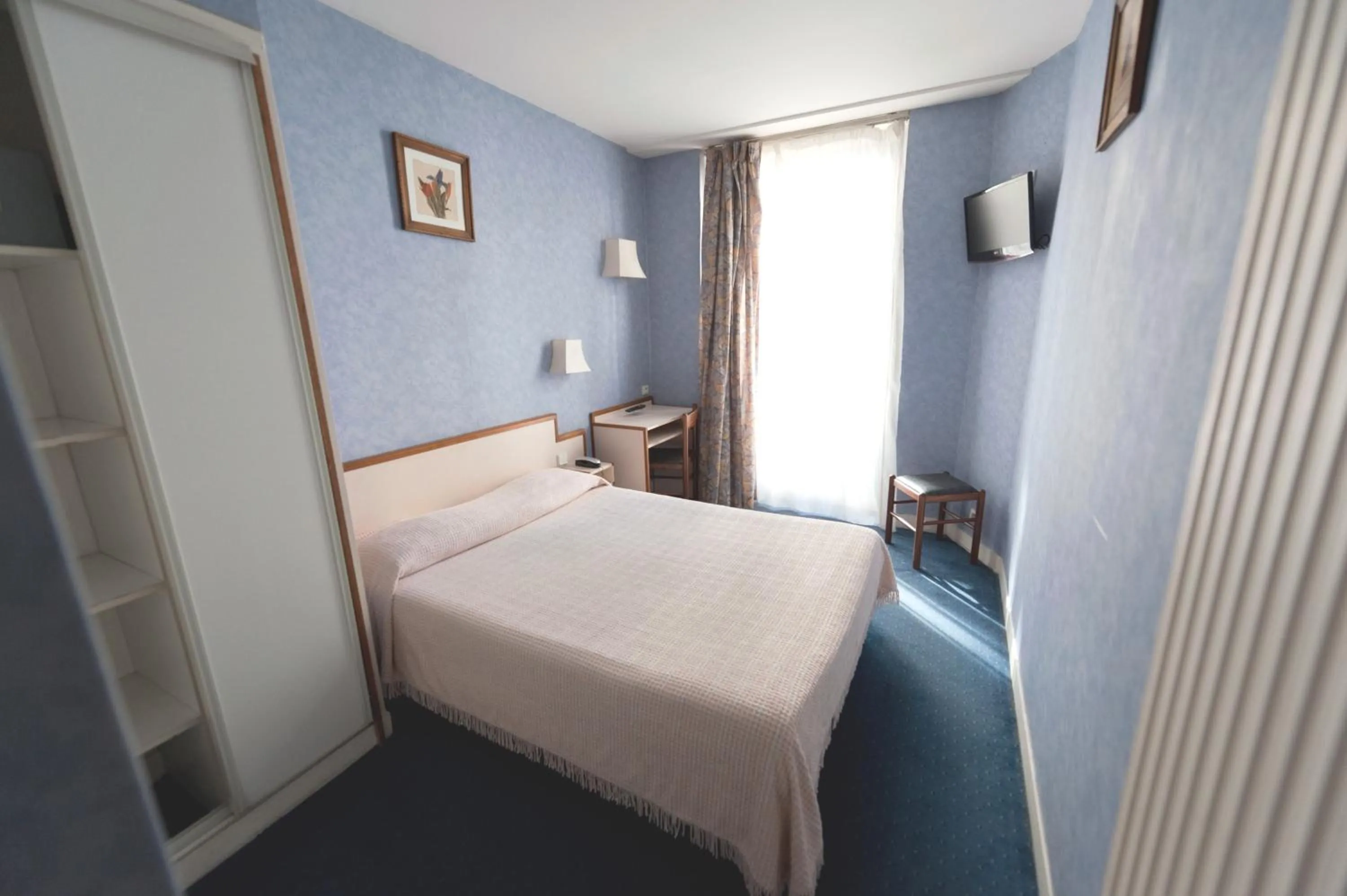 Photo of the whole room, Bed in Hotel Royal Bergère