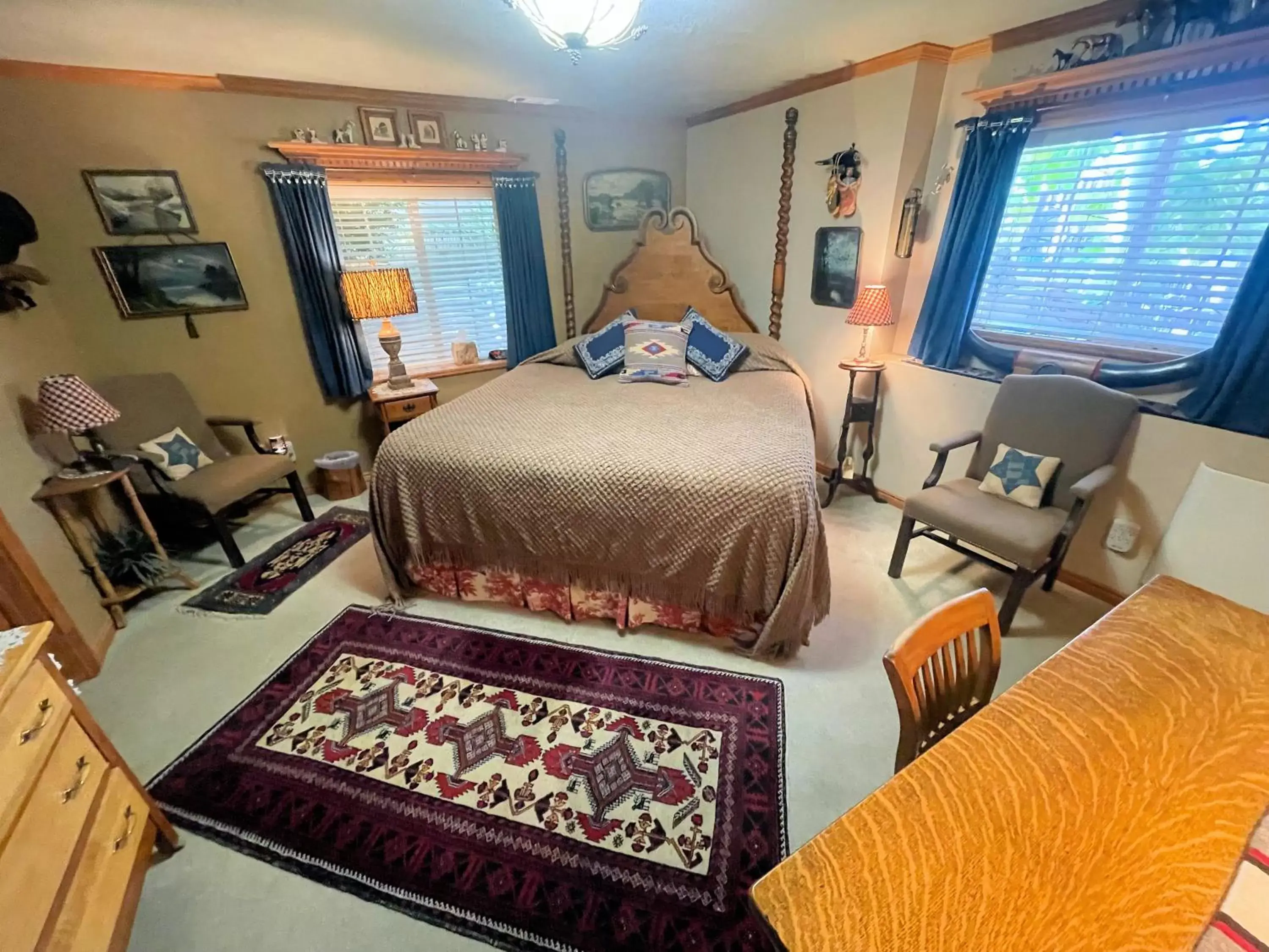 Bedroom in Big Yellow Inn