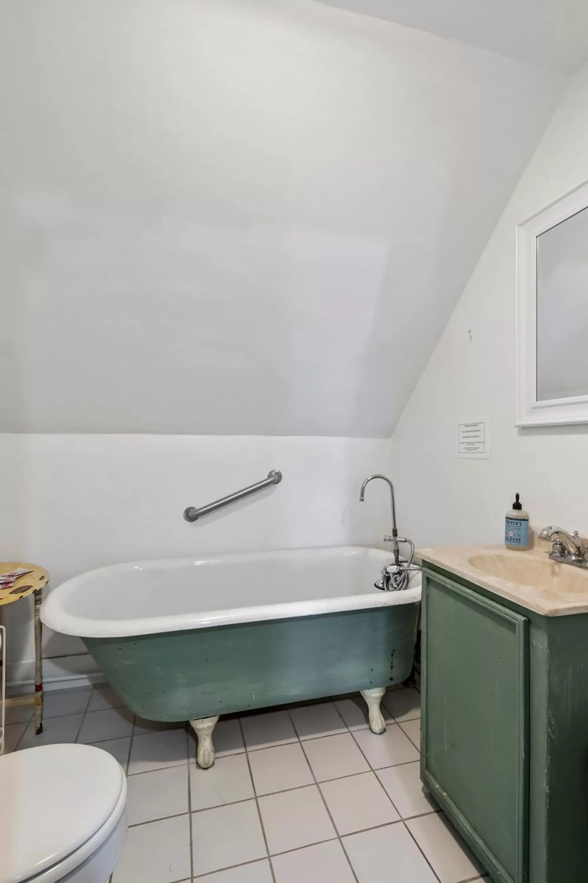 Double Room with Shared Bathroom - The Lookout in Seaside Inn Double Room with Shared Bathroom - The Lookout in Seaside Inn