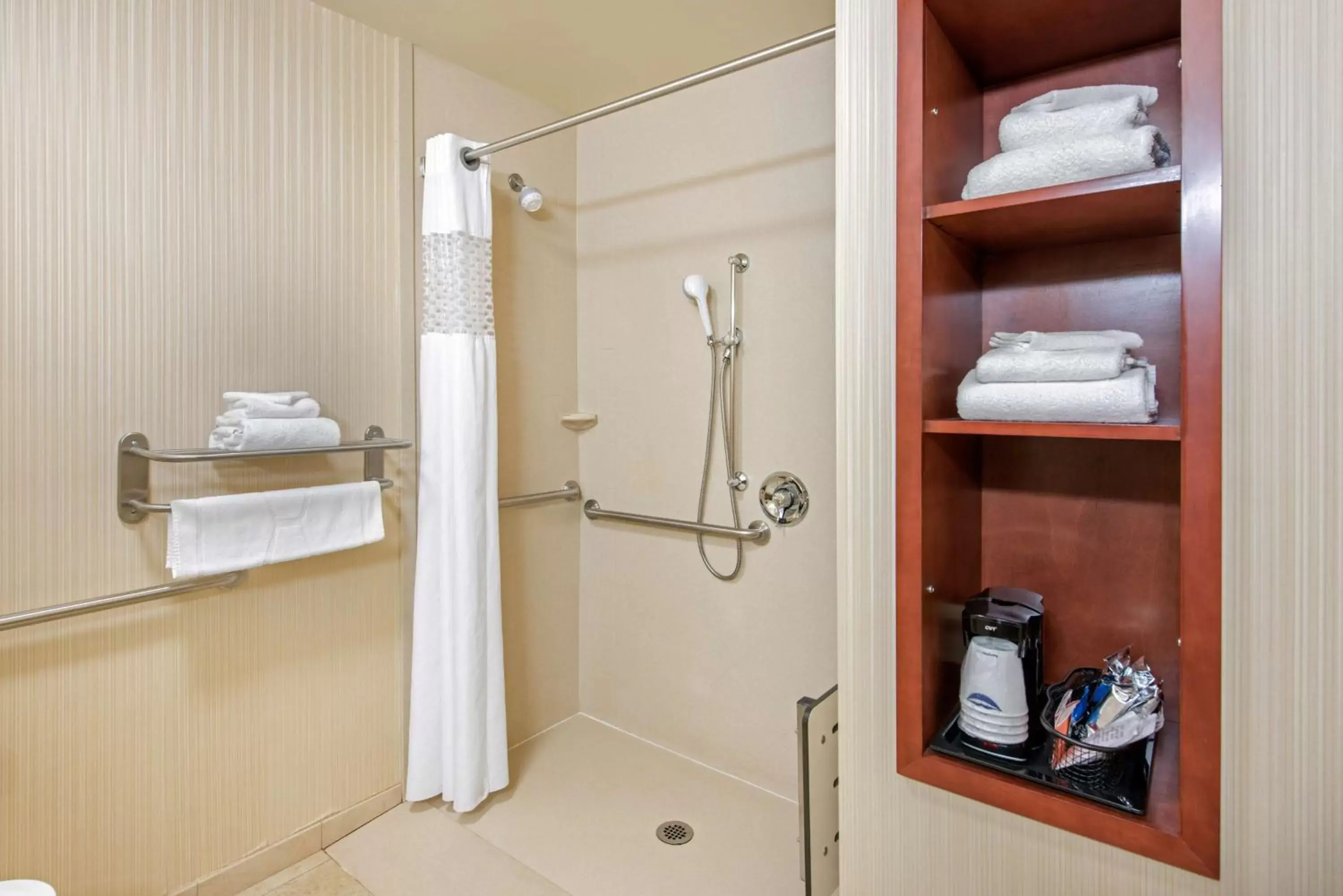 Bathroom in Hampton Inn & Suites Arcata