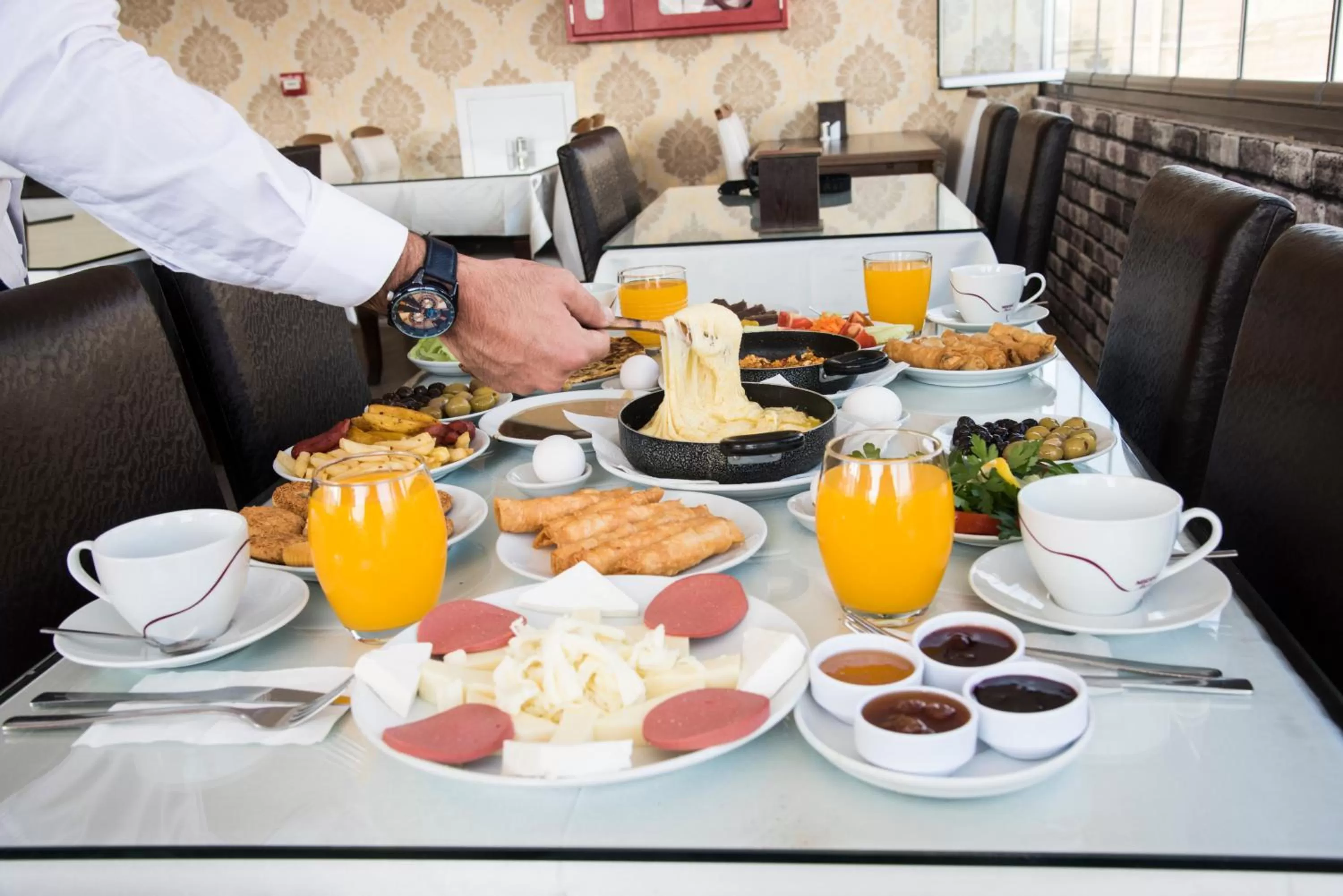 Restaurant/places to eat in Cebeci Grand Hotel