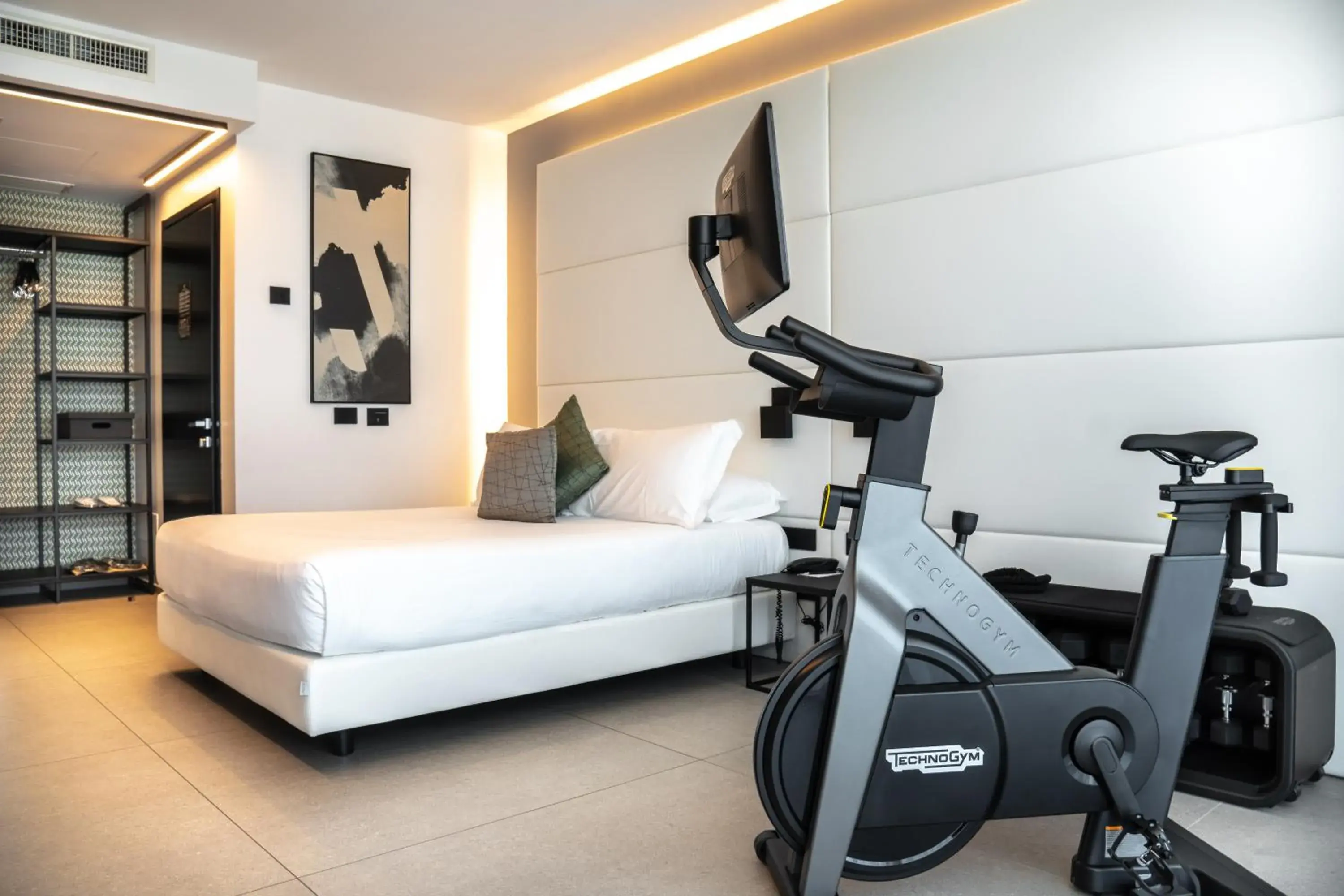 Bedroom, Fitness Center/Facilities in J44 Lifestyle Hotel
