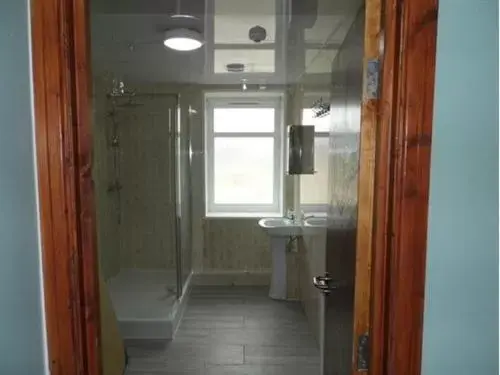 Bathroom in Budget Hayat express hotel
