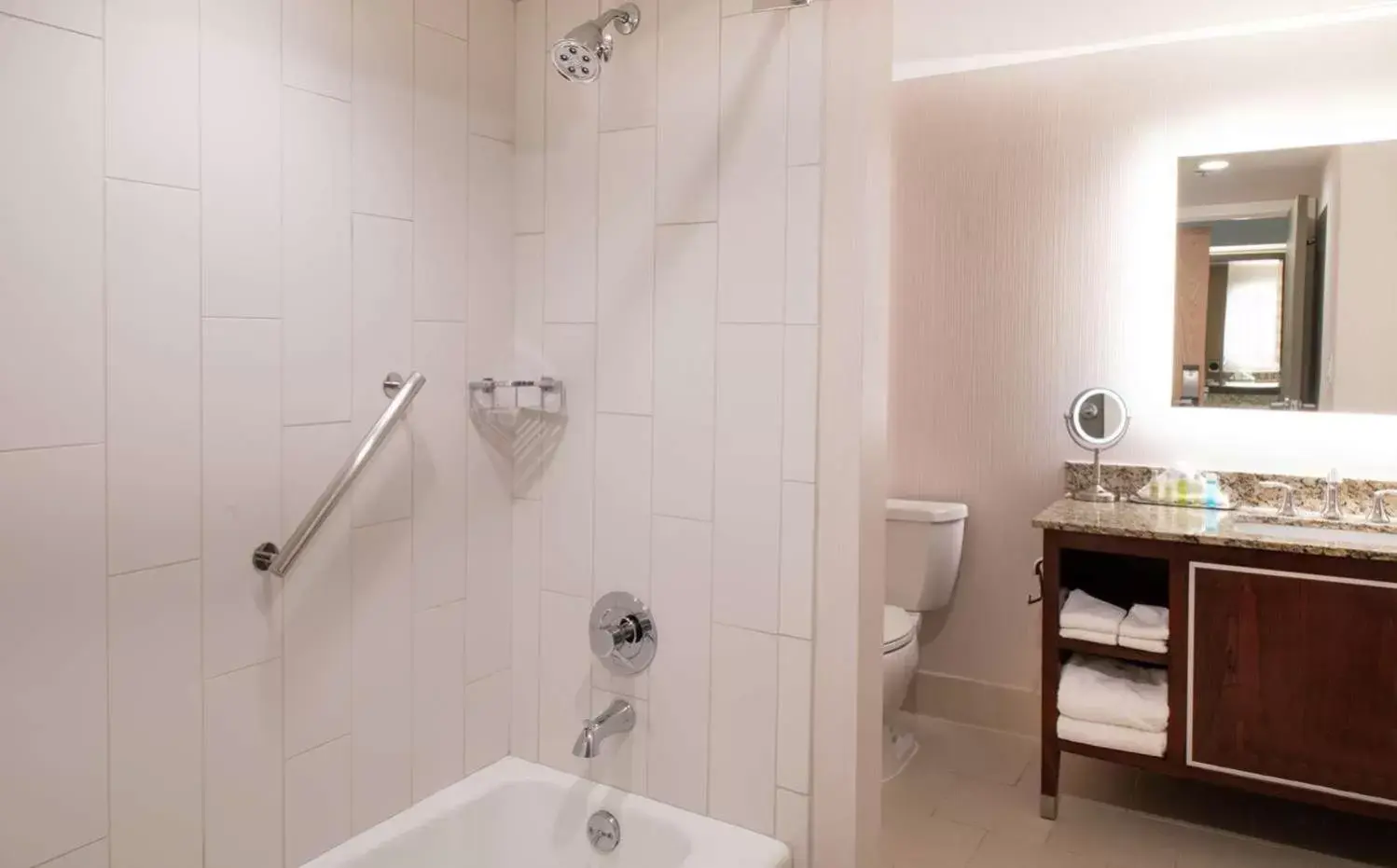 Shower, Bathroom in DoubleTree by Hilton Portland