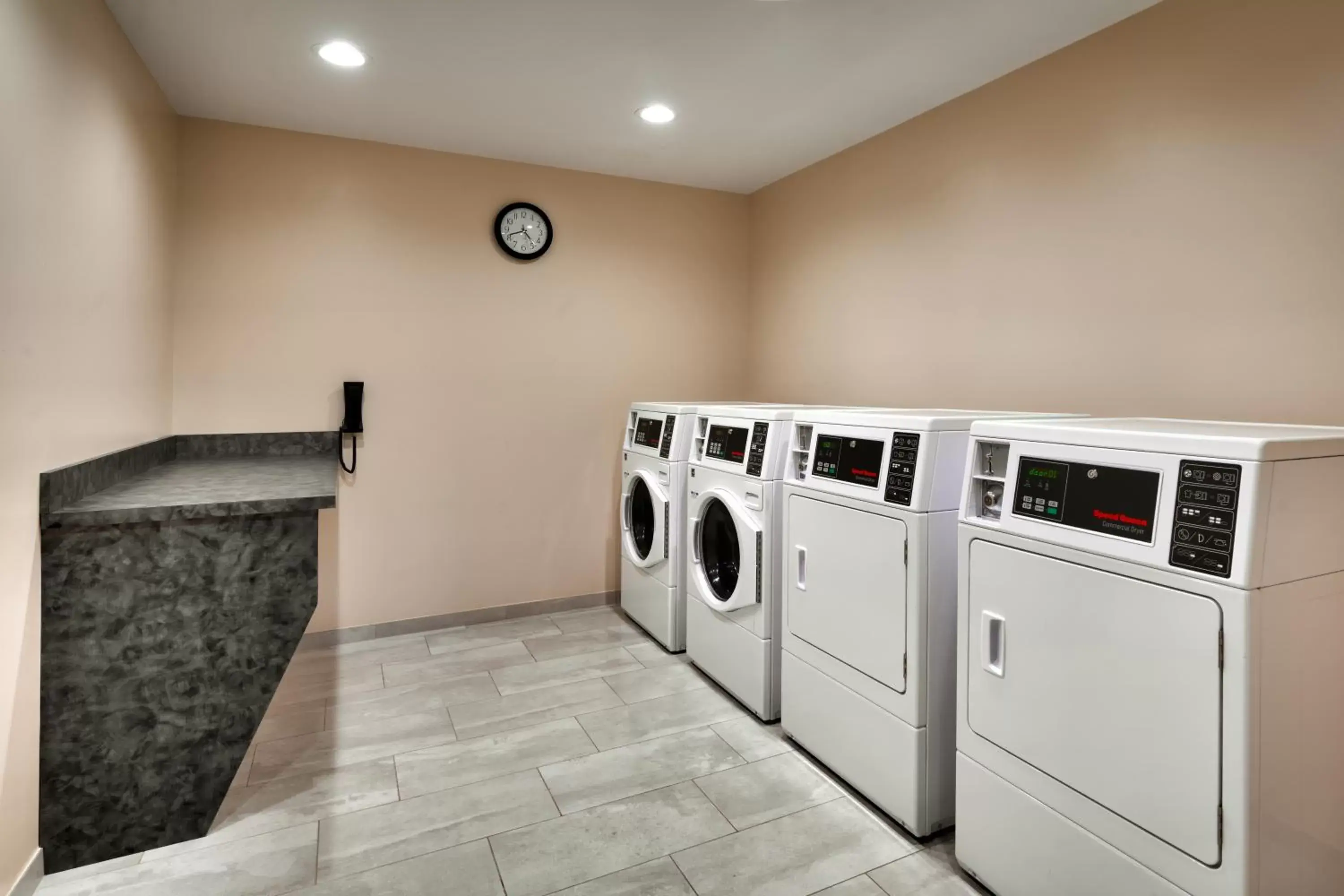 laundry, Kitchen/Kitchenette in Hyatt Place Fayetteville/Springdale