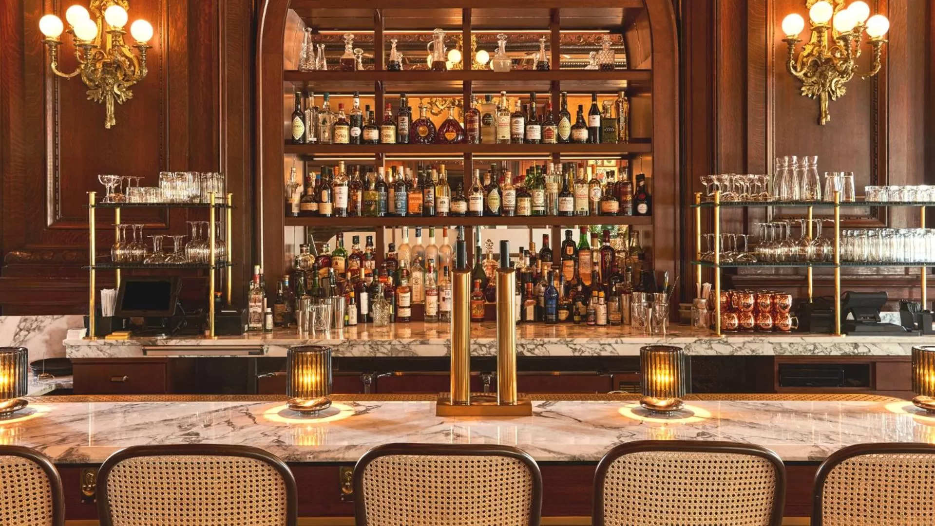 Restaurant/places to eat in Hotel Du Pont