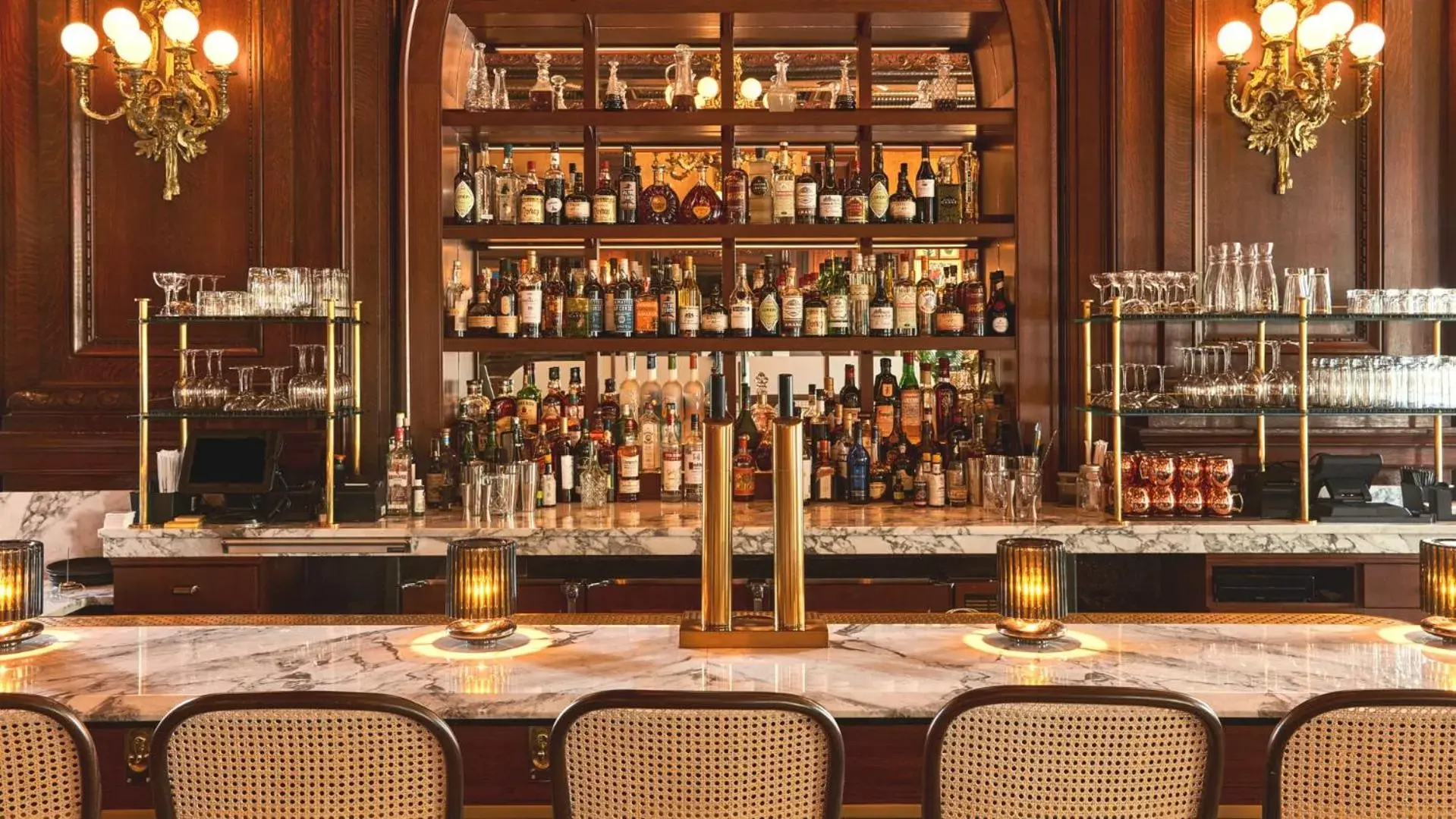 Restaurant/places to eat in Hotel Du Pont Restaurant/places to eat in Hotel Du Pont