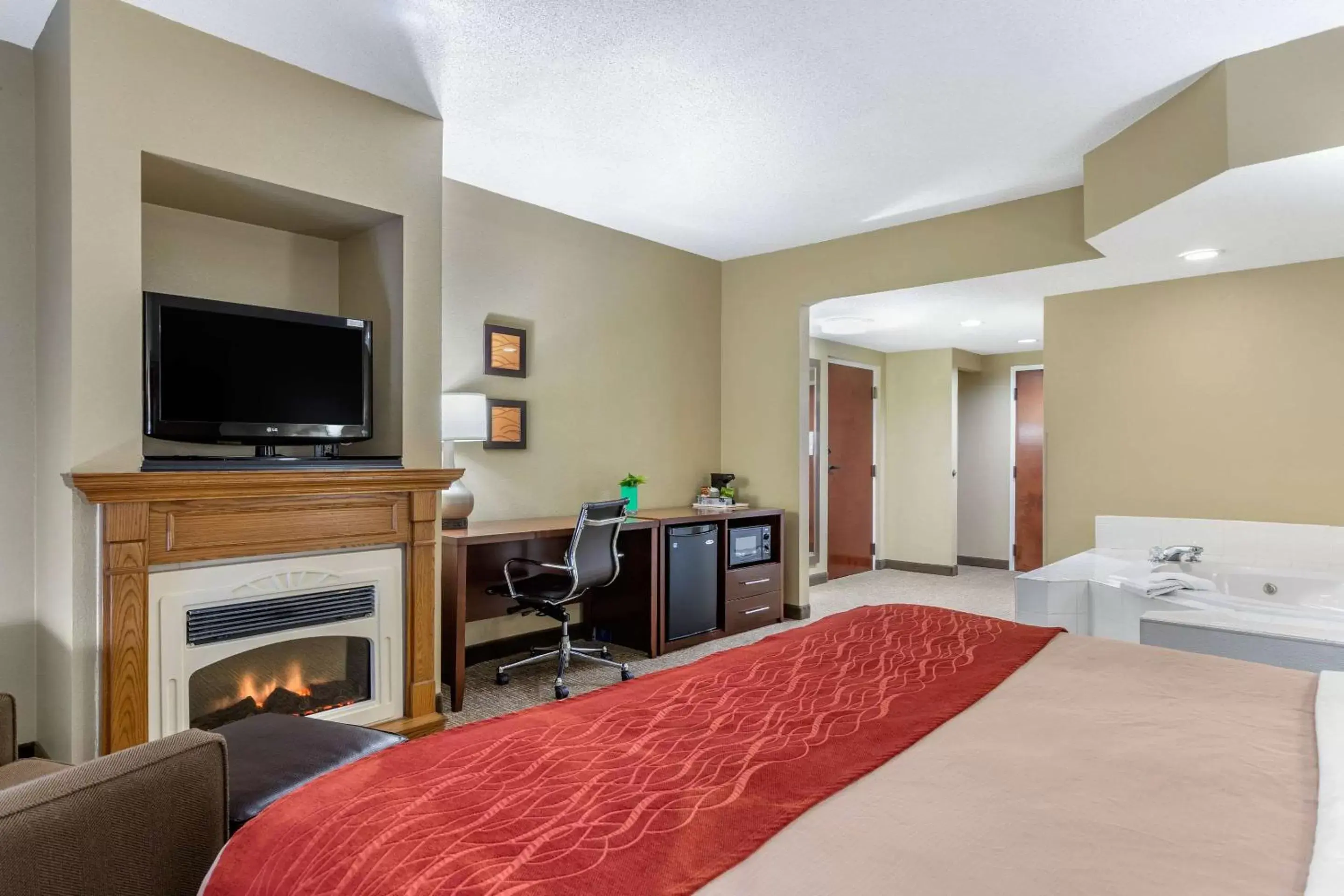 Photo of the whole room, TV/Entertainment Center in Comfort Inn Blythewood - North Columbia