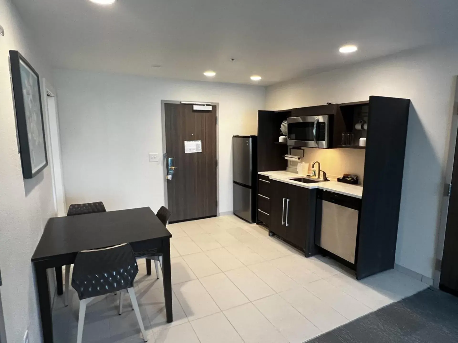 Kitchen or kitchenette, Kitchen/Kitchenette in Home2 Suites By Hilton Hinesville