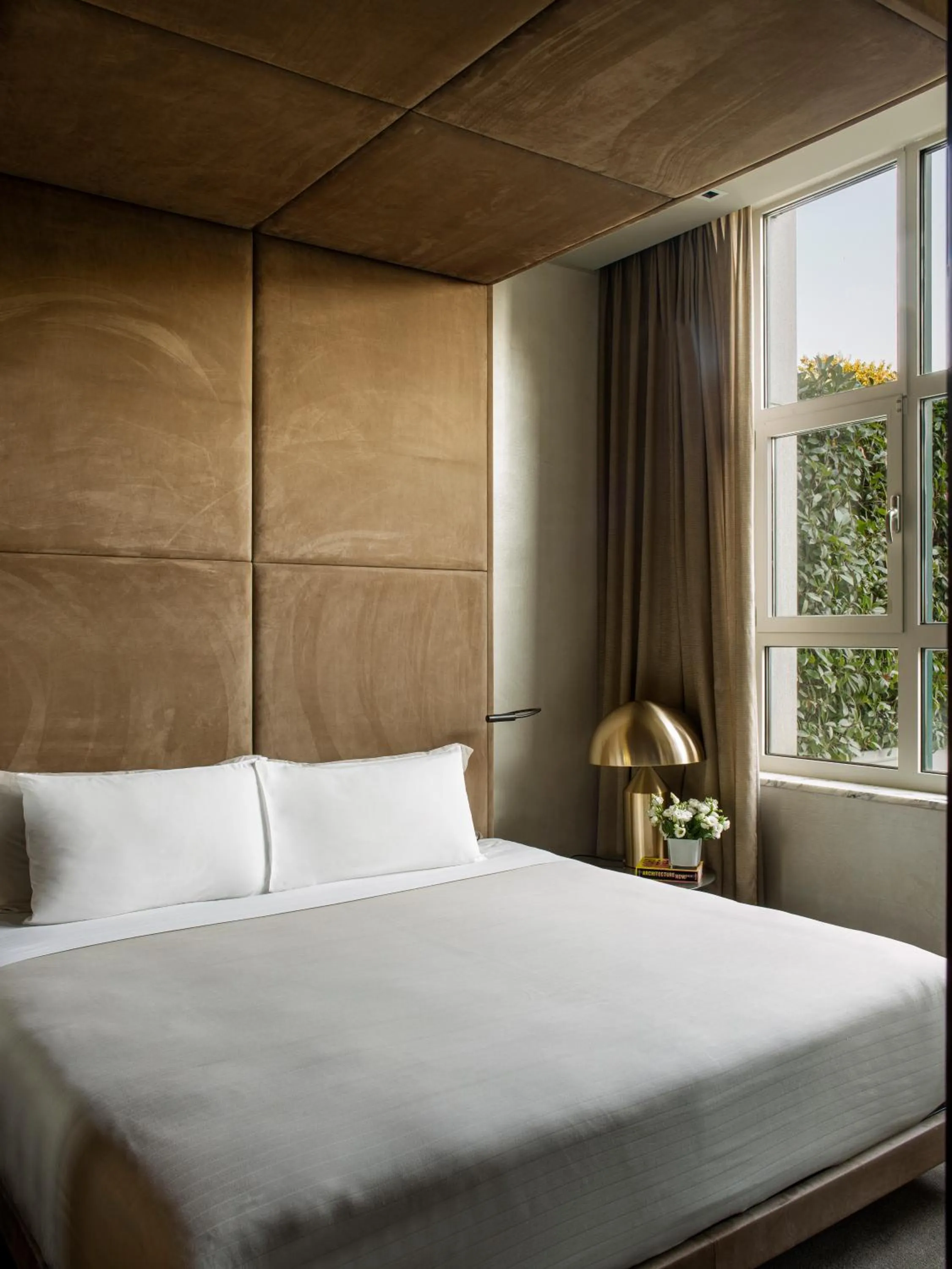 Bed in ME Milan Il Duca