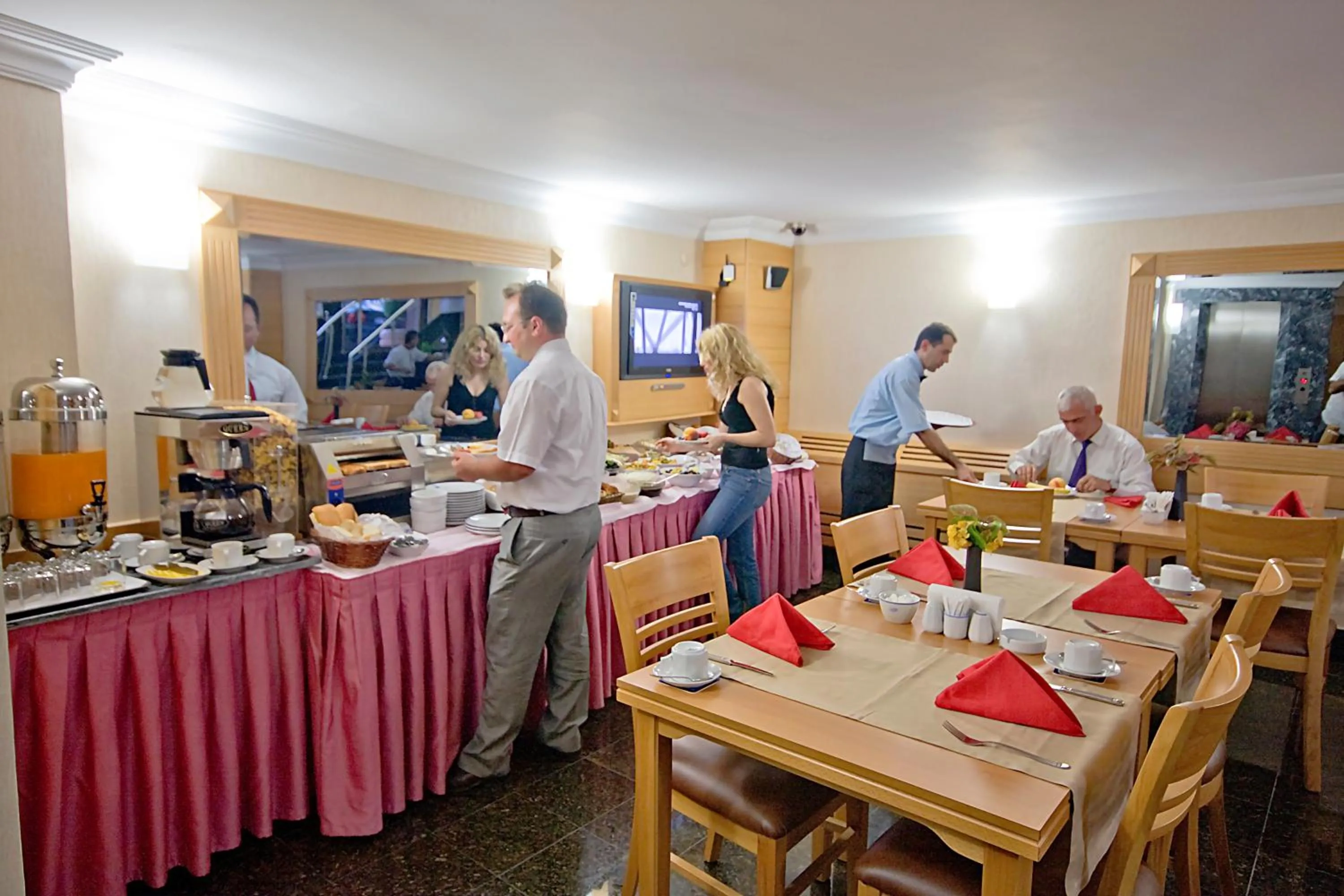 Restaurant/places to eat in Park Star Hotel Taksim