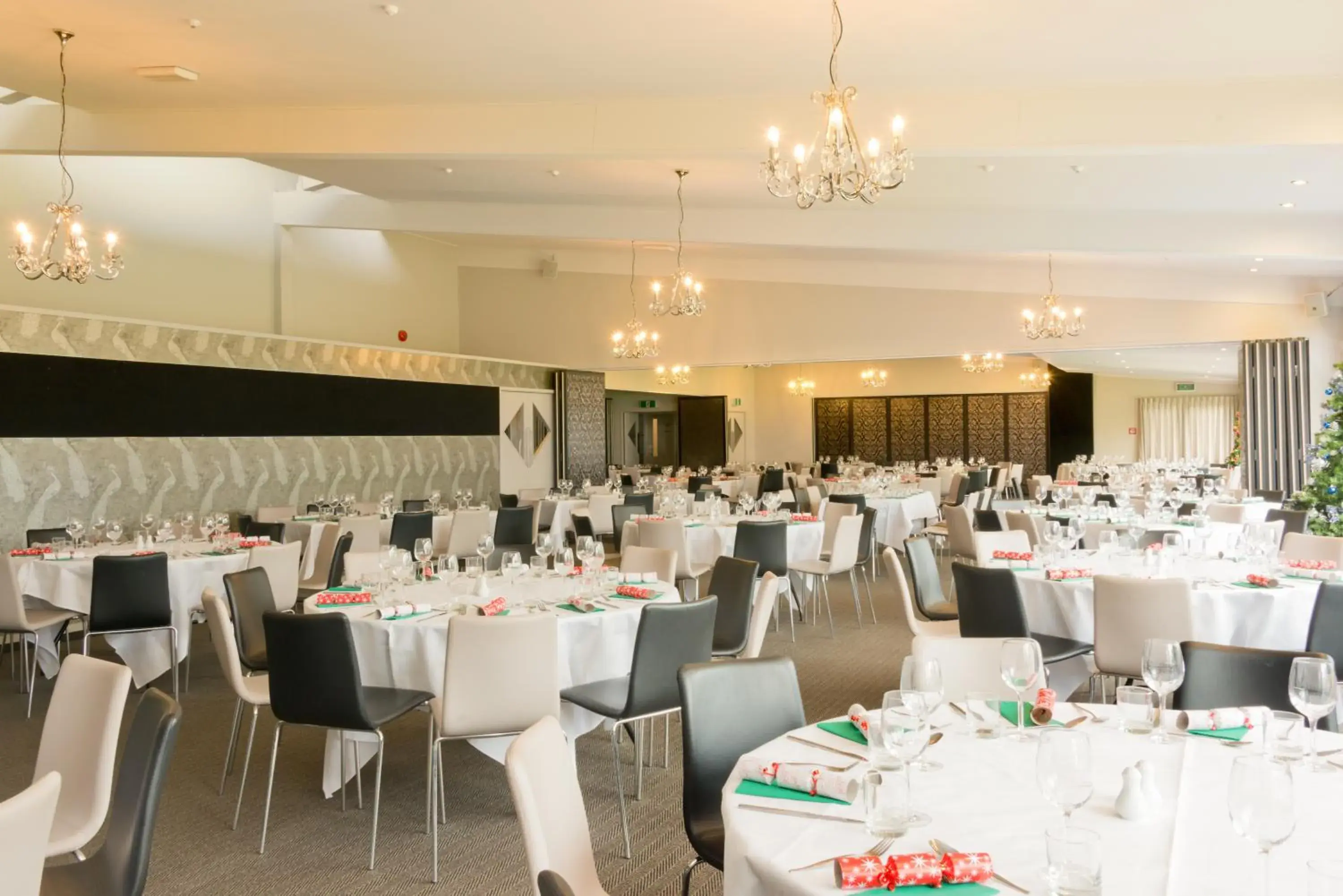 Banquet/Function facilities, Restaurant/Places to Eat in Heartland Hotel Croydon