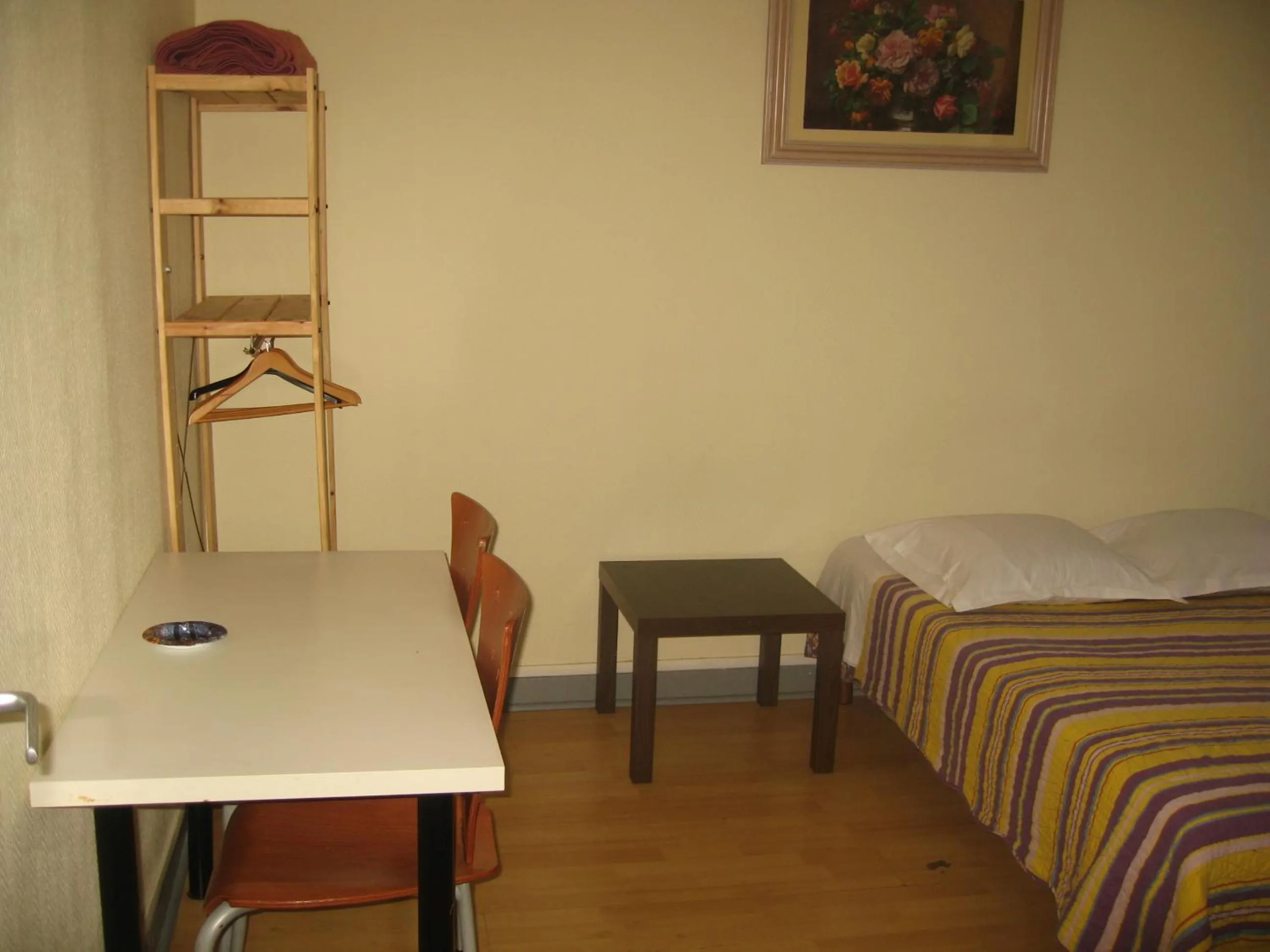 Photo of the whole room in Au Royal Mad