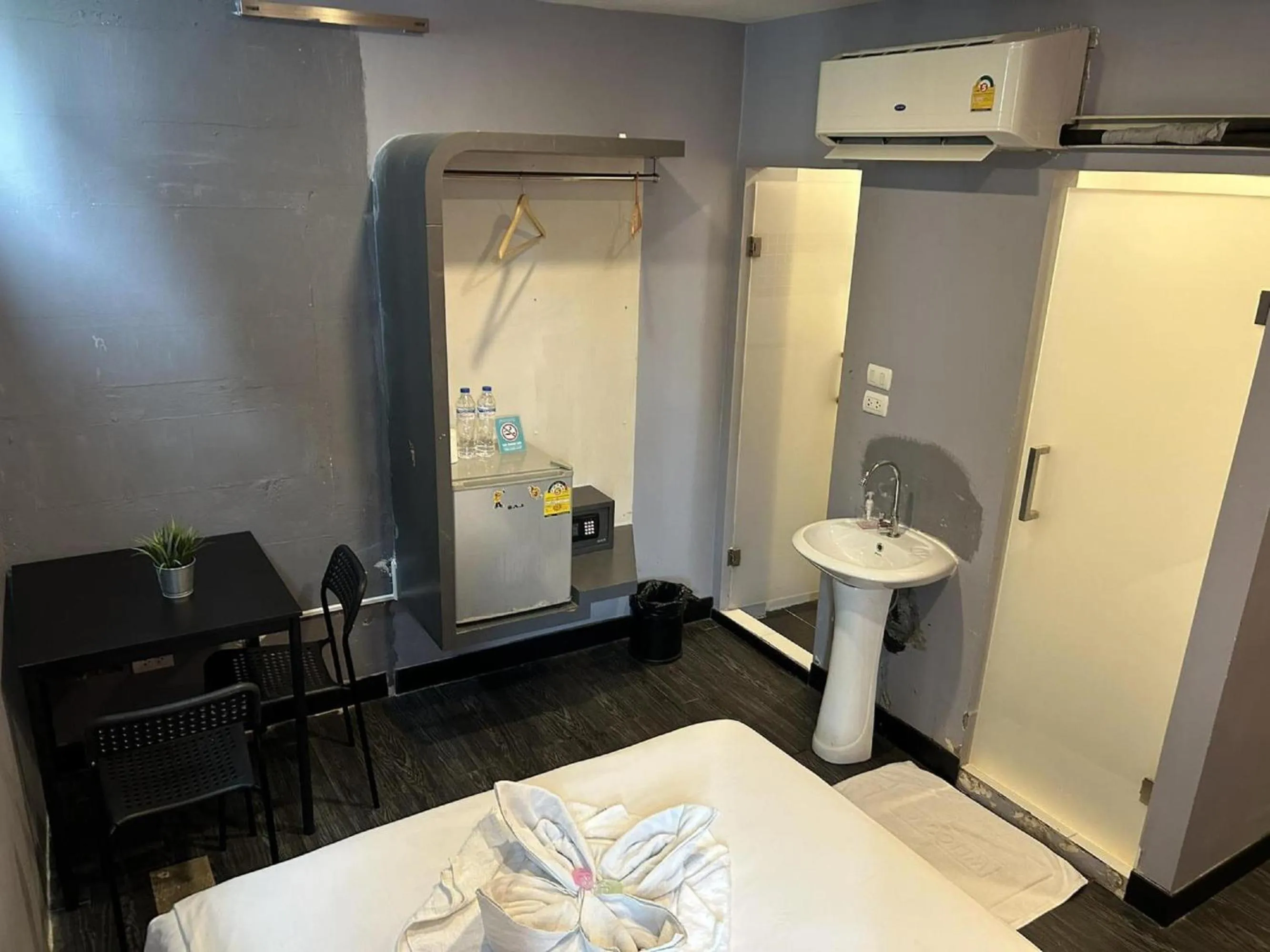 Property building, Bathroom in CheQinn Hostel - Sukhumvit 4 Nana Plaza