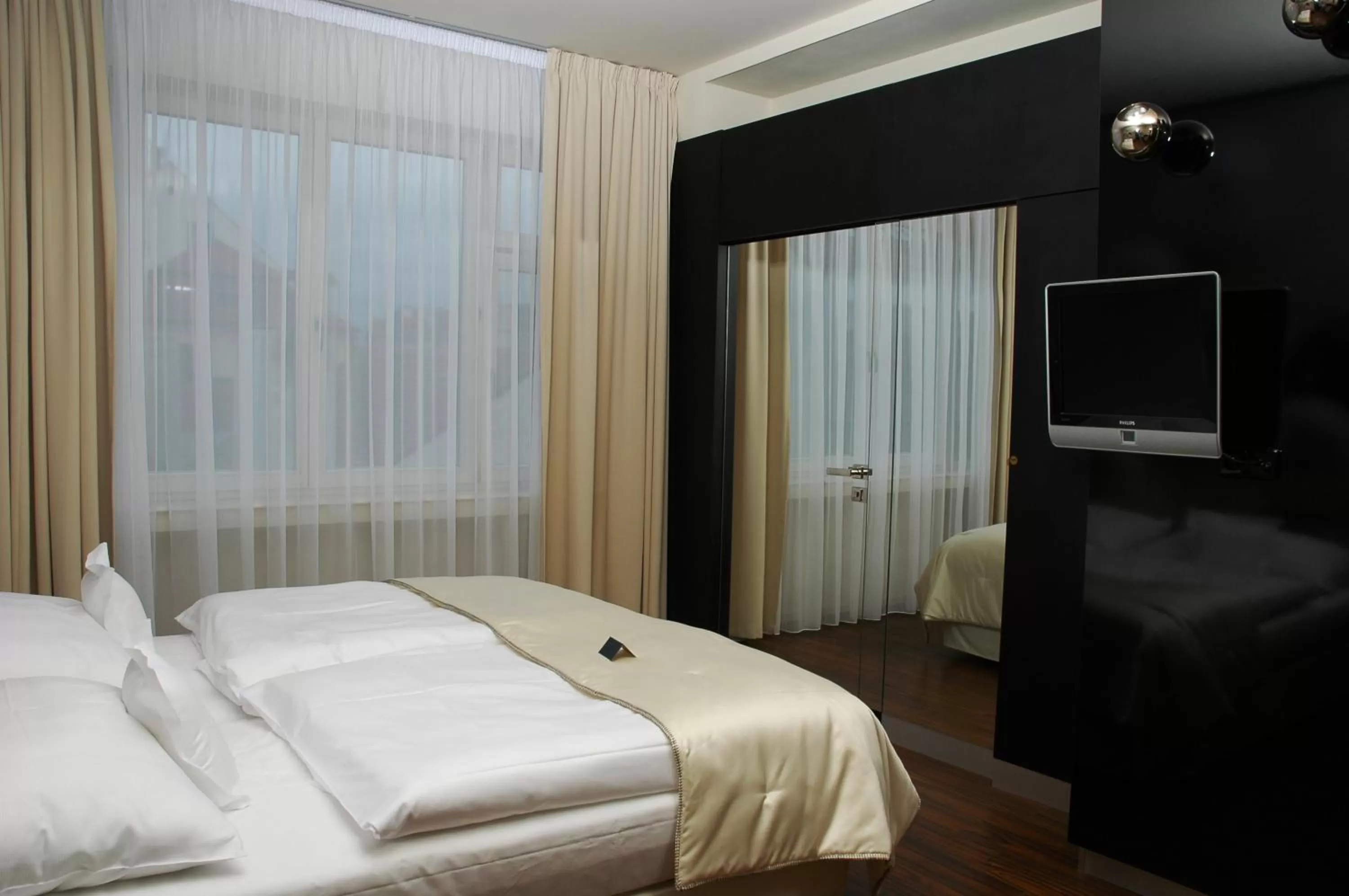 Double or Twin Room in Perla Hotel