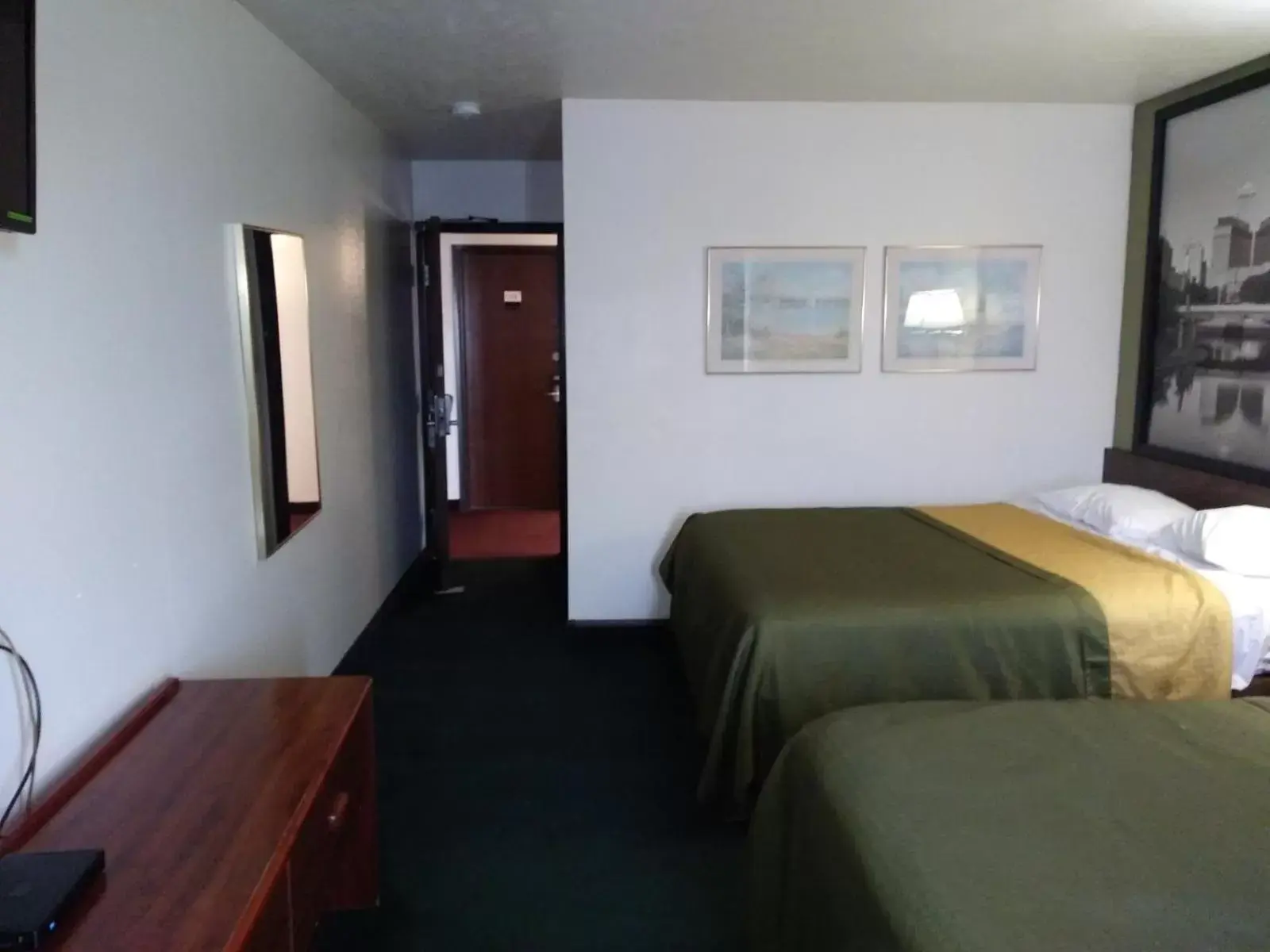 Double Room with Two Double Beds - Non-Smoking in Ainsworth Inn Double Room with Two Double Beds - Non-Smoking in Ainsworth Inn