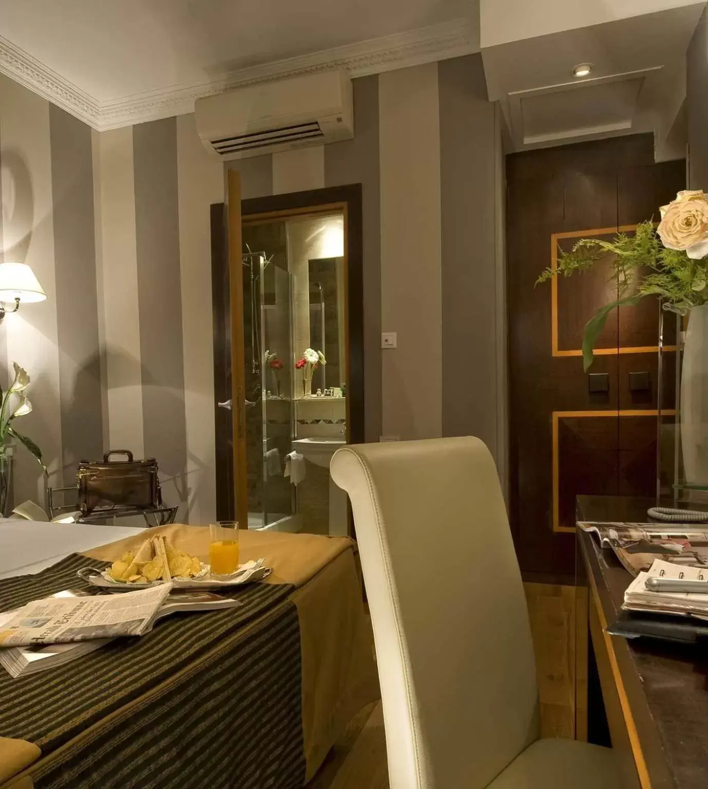 Bedroom, Restaurant/Places to Eat in Duca d'Alba Hotel - Chateaux & Hotels Collection