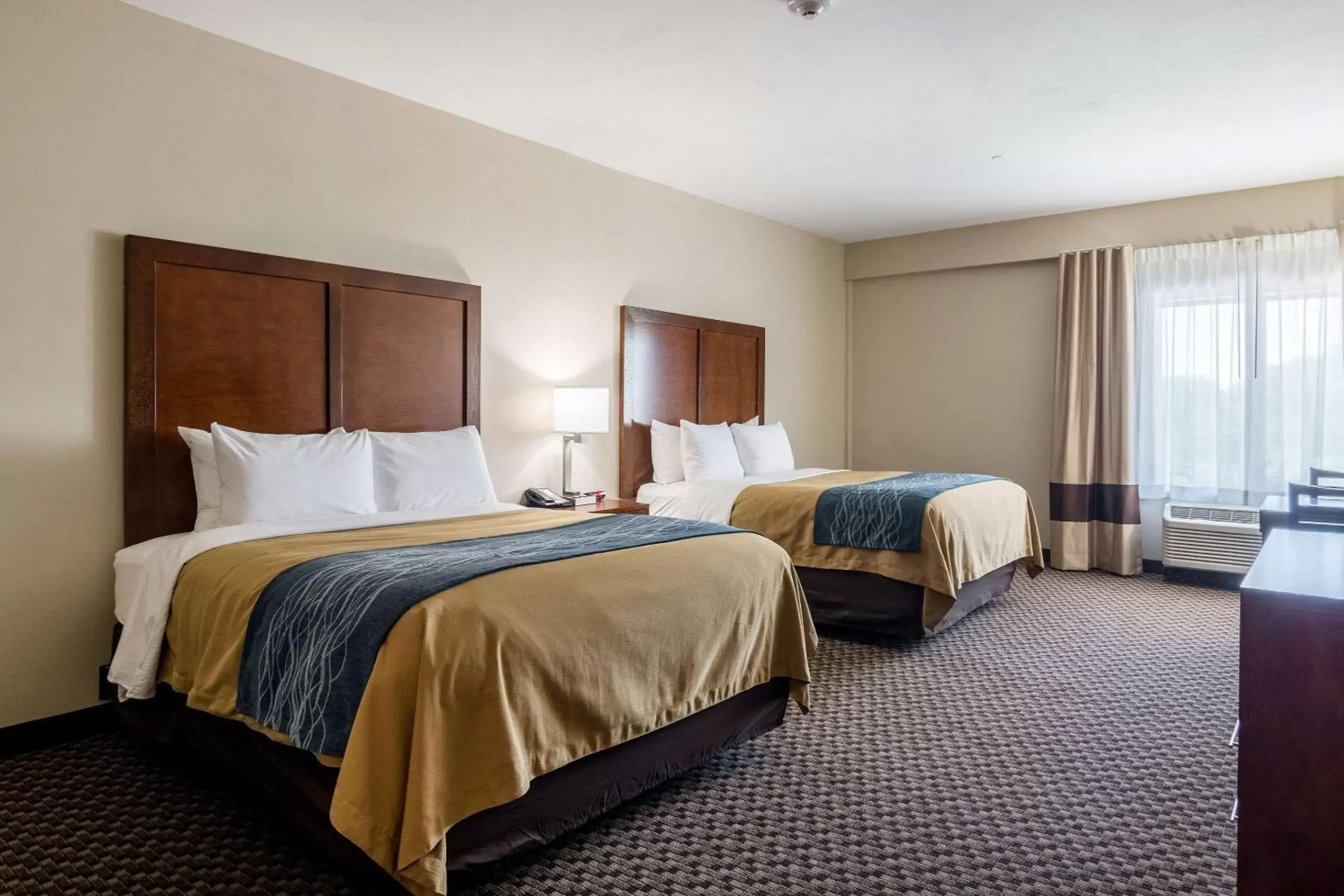 Photo of the whole room, Bed in Comfort Inn Edwardsville - St. Louis