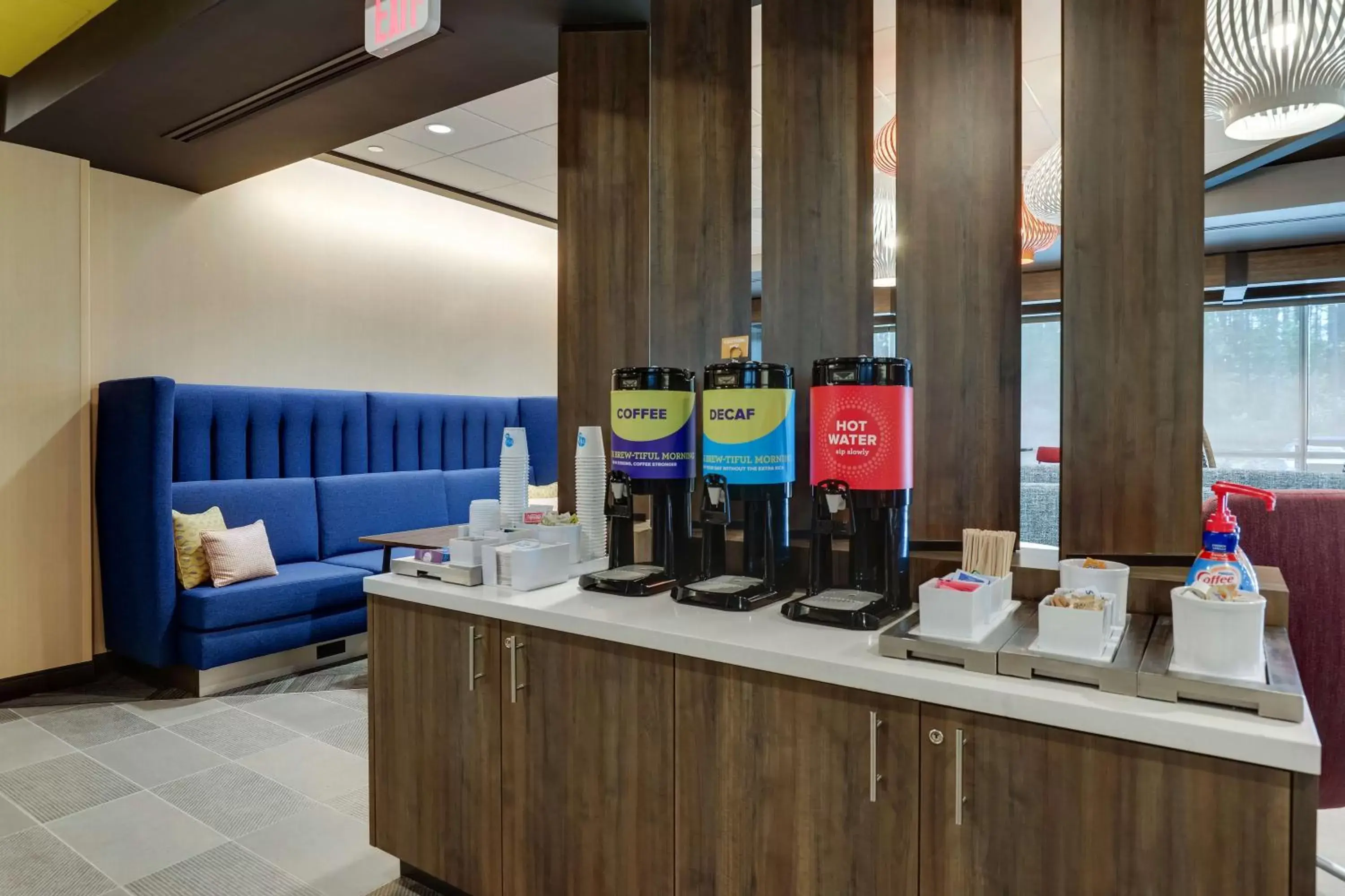 Dining area in Tru By Hilton Raleigh Garner