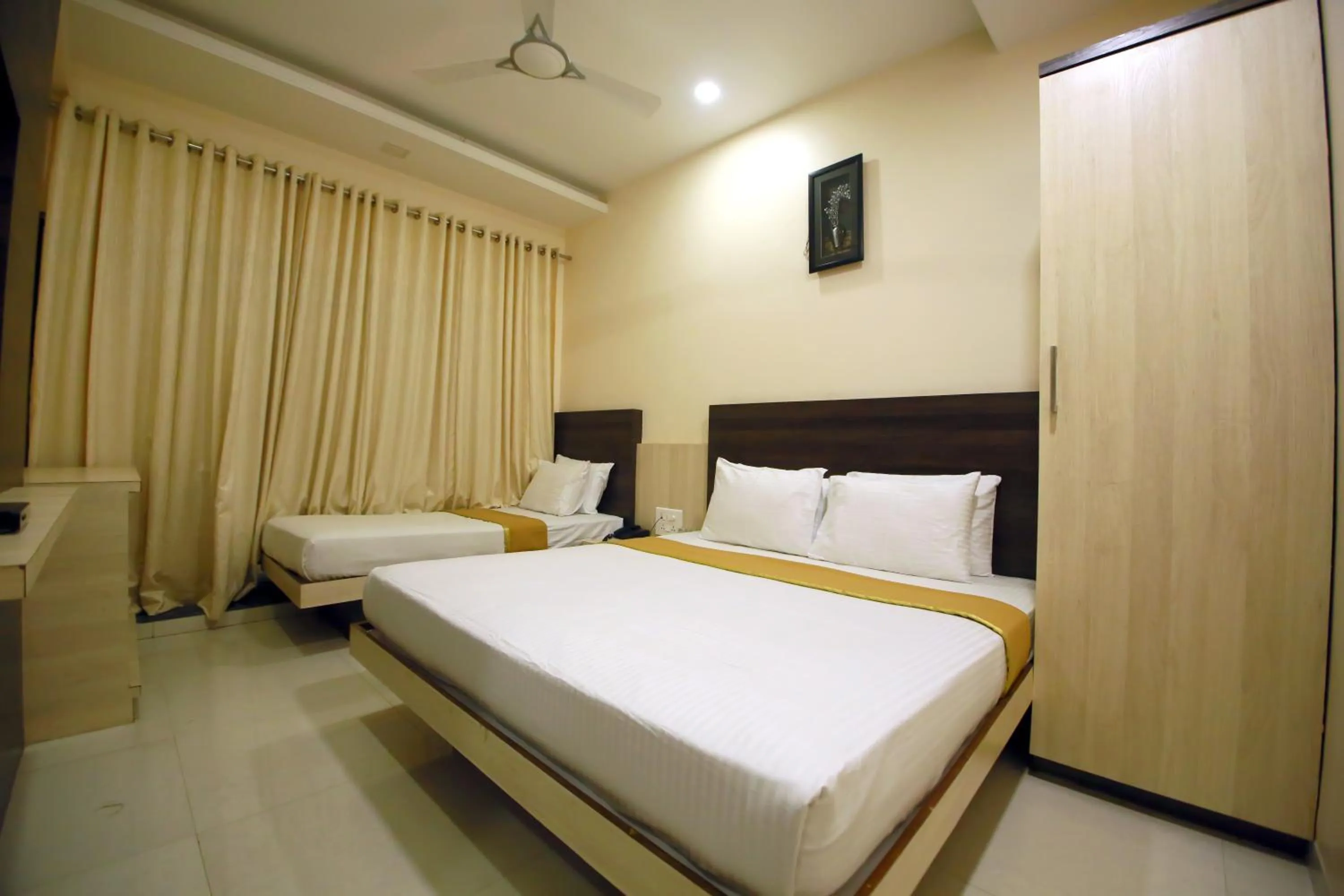 Bedroom, Bed in Hotel Madhuri Executive