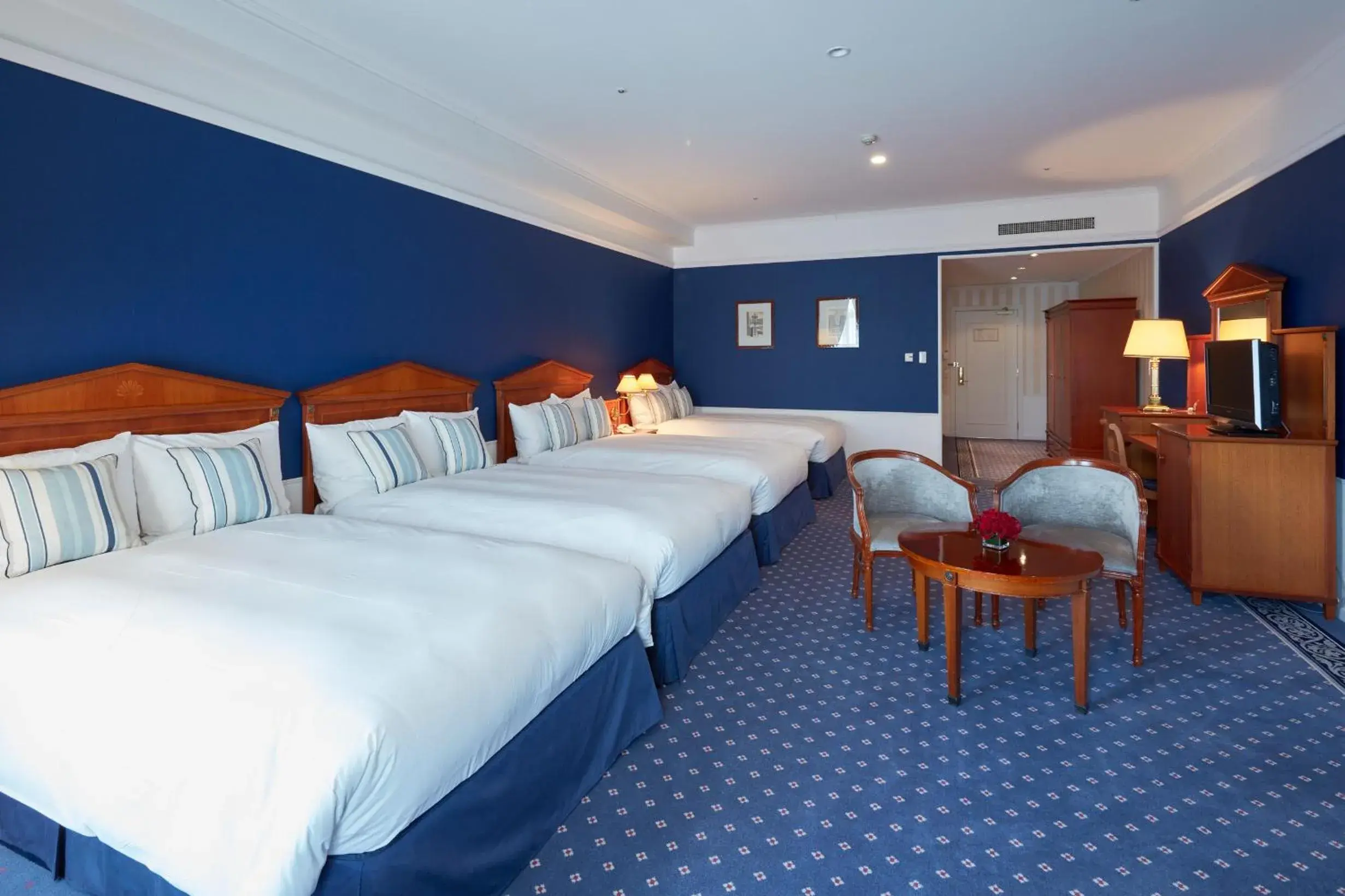 Photo of the whole room, Bed in Huis Ten Bosch Hotel Amsterdam