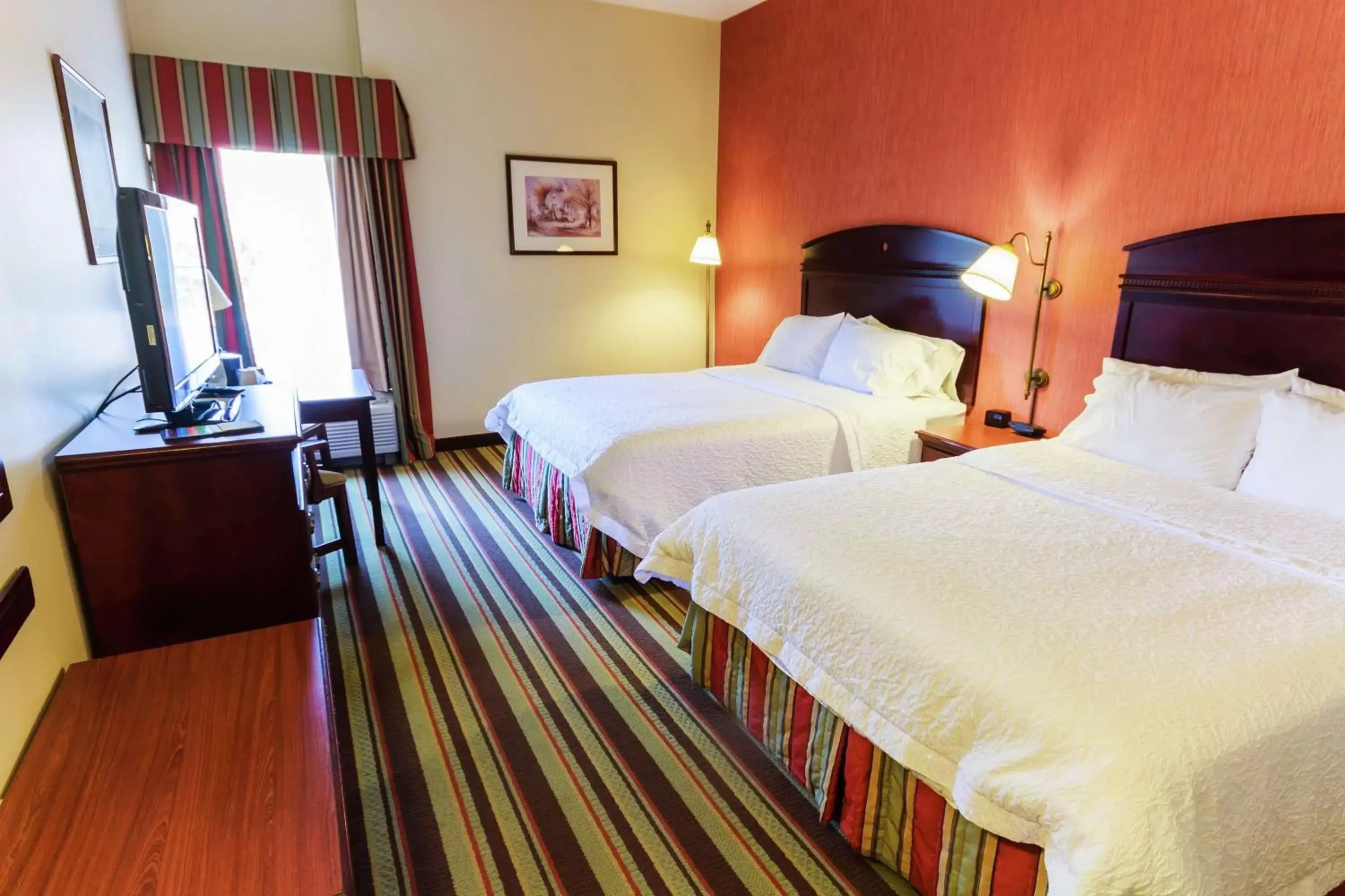 Bedroom, Bed in Hampton Inn Sturbridge