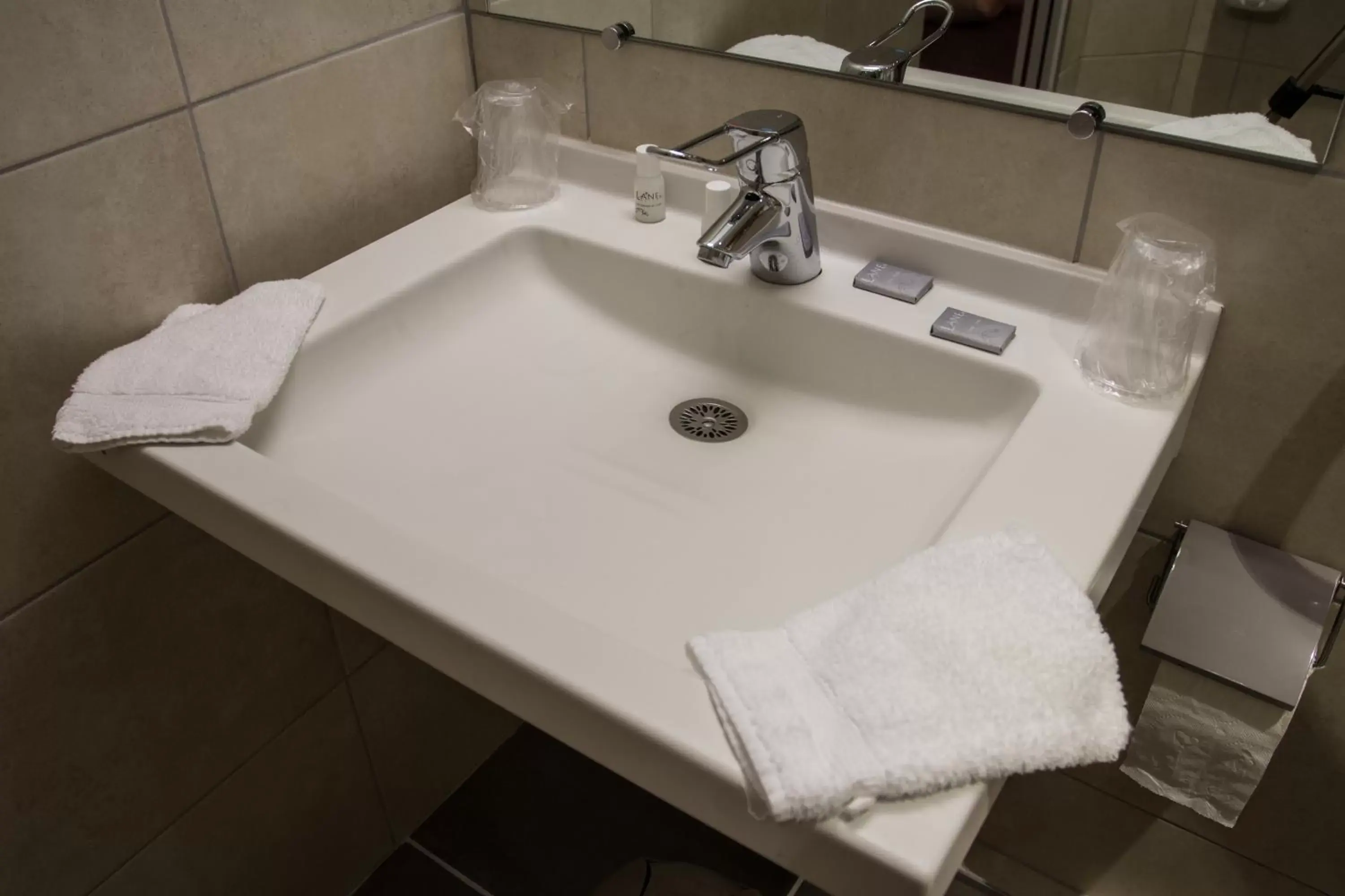 Bathroom in Hôtel Karène