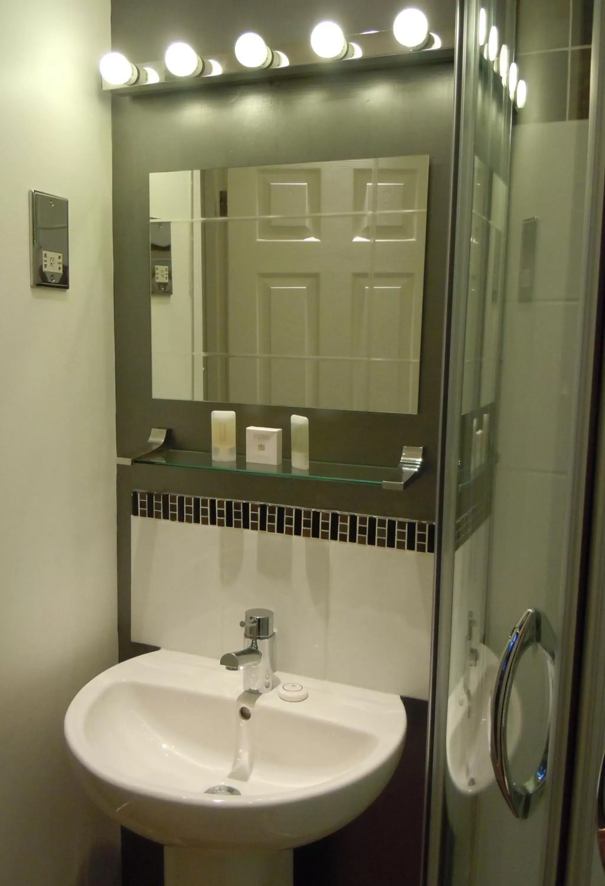 Bathroom in Stuart House Hotel