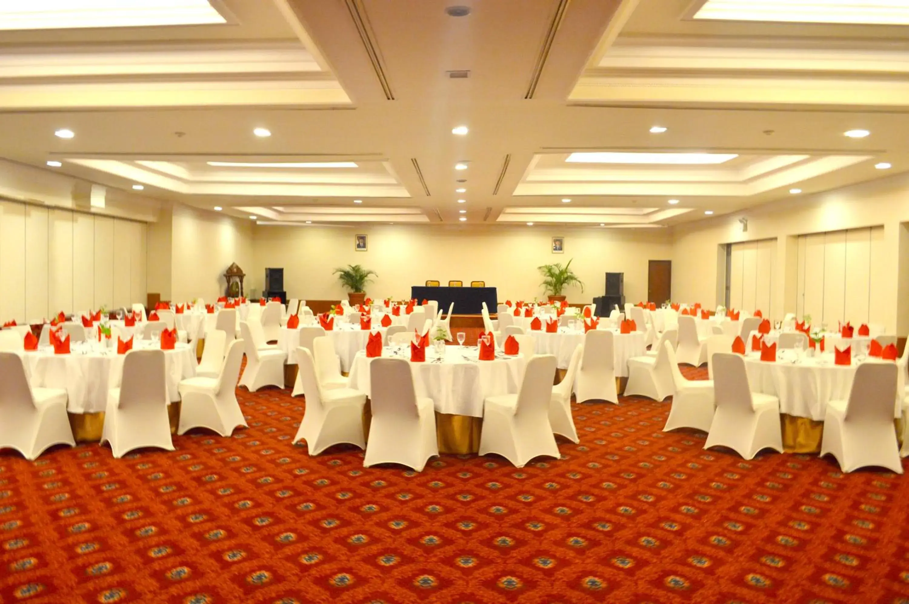 Banquet/Function facilities, Banquet Facilities in Hotel New Saphir Yogyakarta