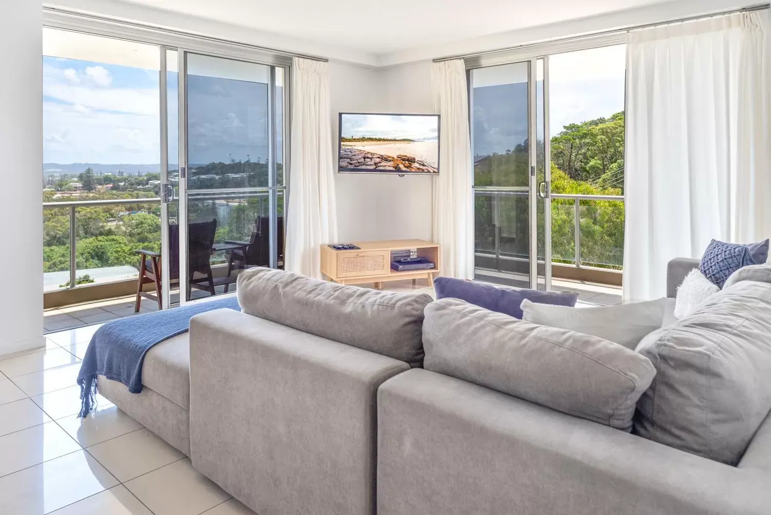 TV and multimedia, Seating Area in Grandview Apartments