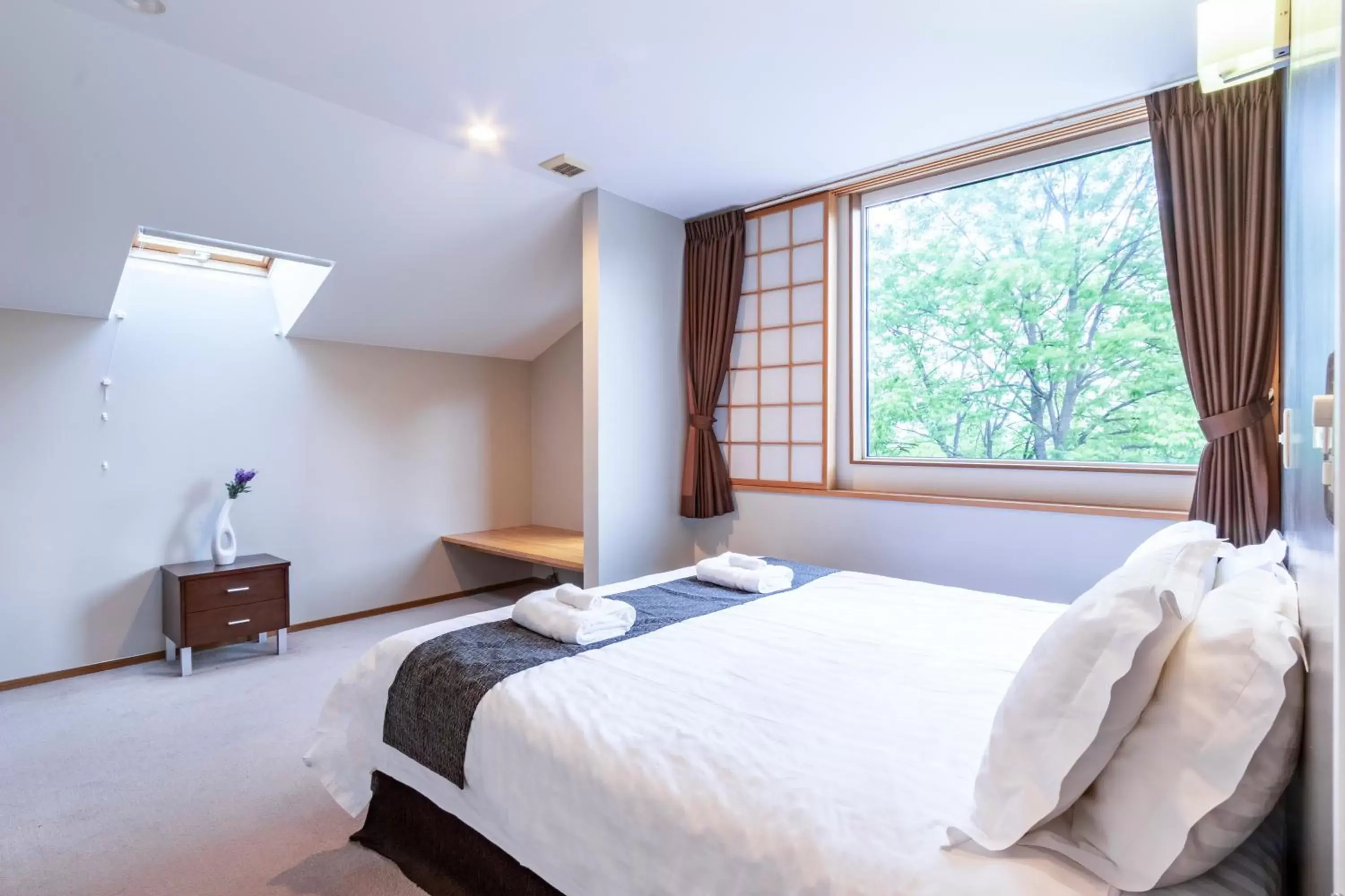 Bedroom, Bed in Fresh Powder Accommodation