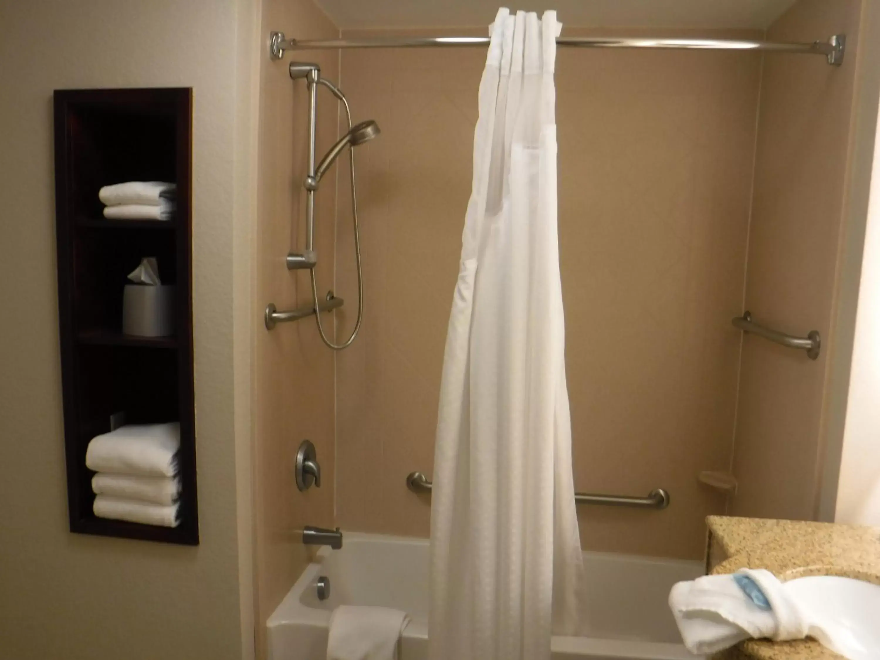 Photo of the whole room, Bathroom in Holiday Inn Express West Jefferson, an IHG Hotel