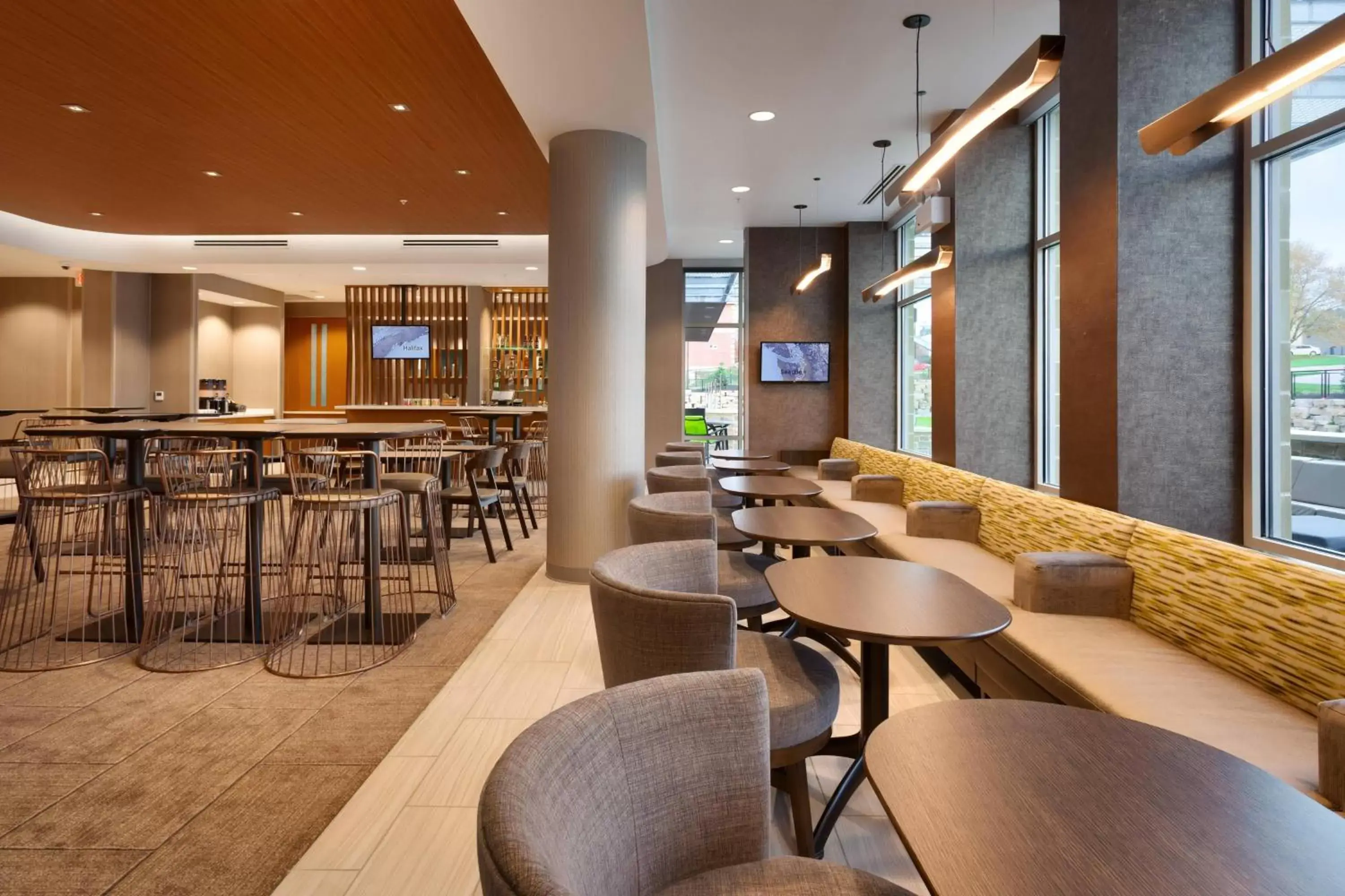 Lobby or reception, Lounge/Bar in SpringHill Suites by Marriott Coralville