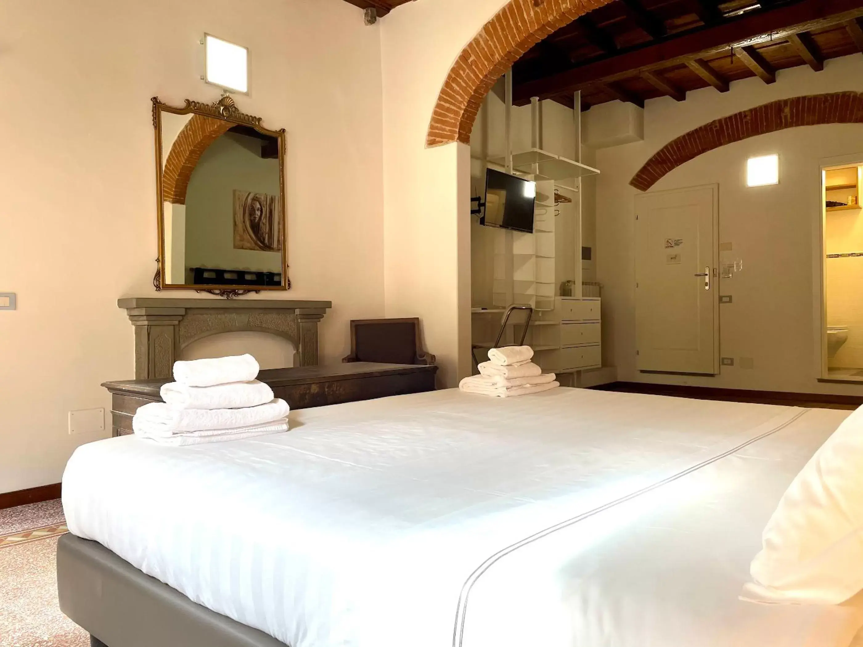 Photo of the whole room, Bed in Canto dei Servi