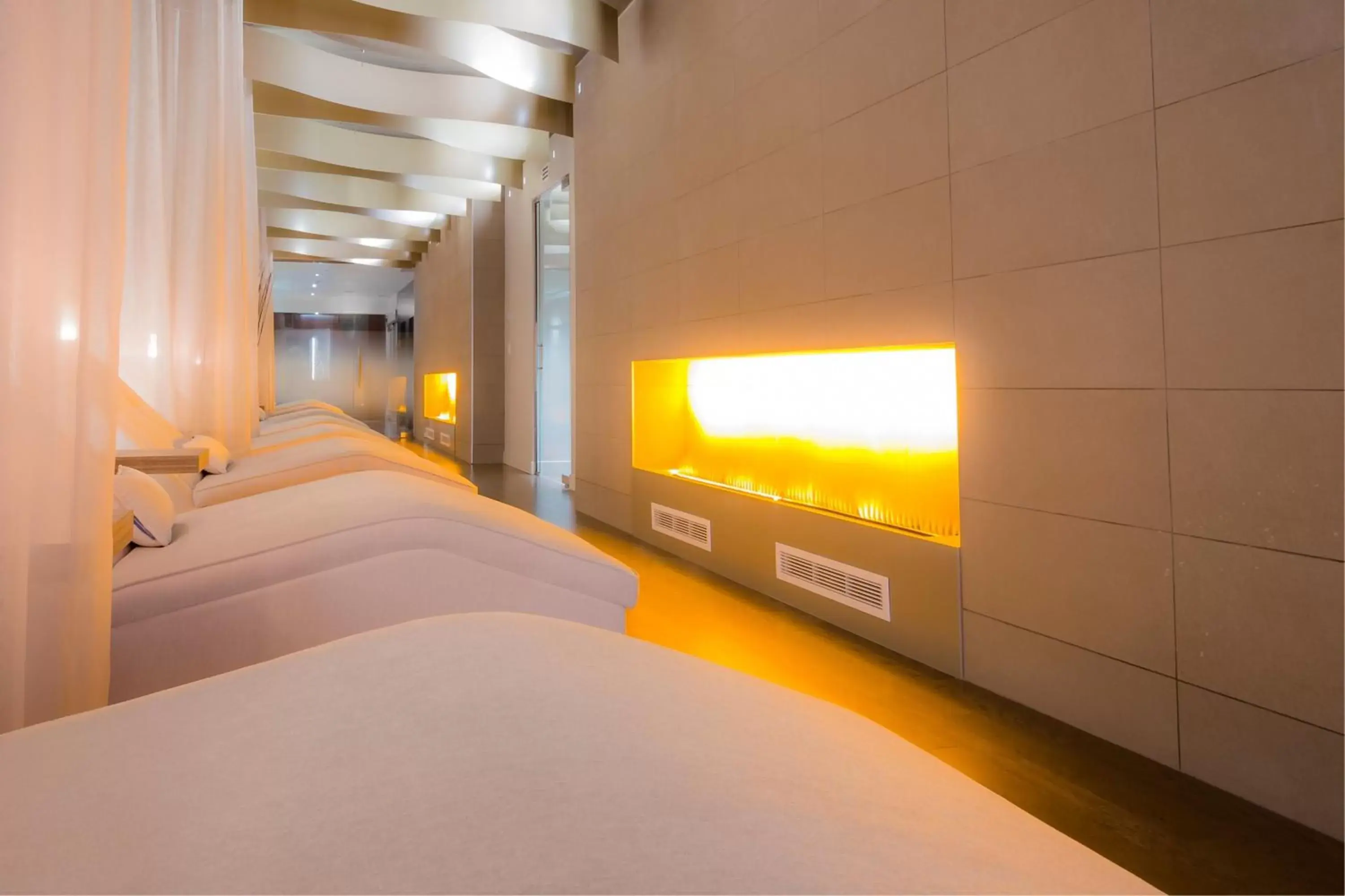Spa and wellness centre/facilities, TV/Entertainment Center in The Ritz-Carlton, Montreal