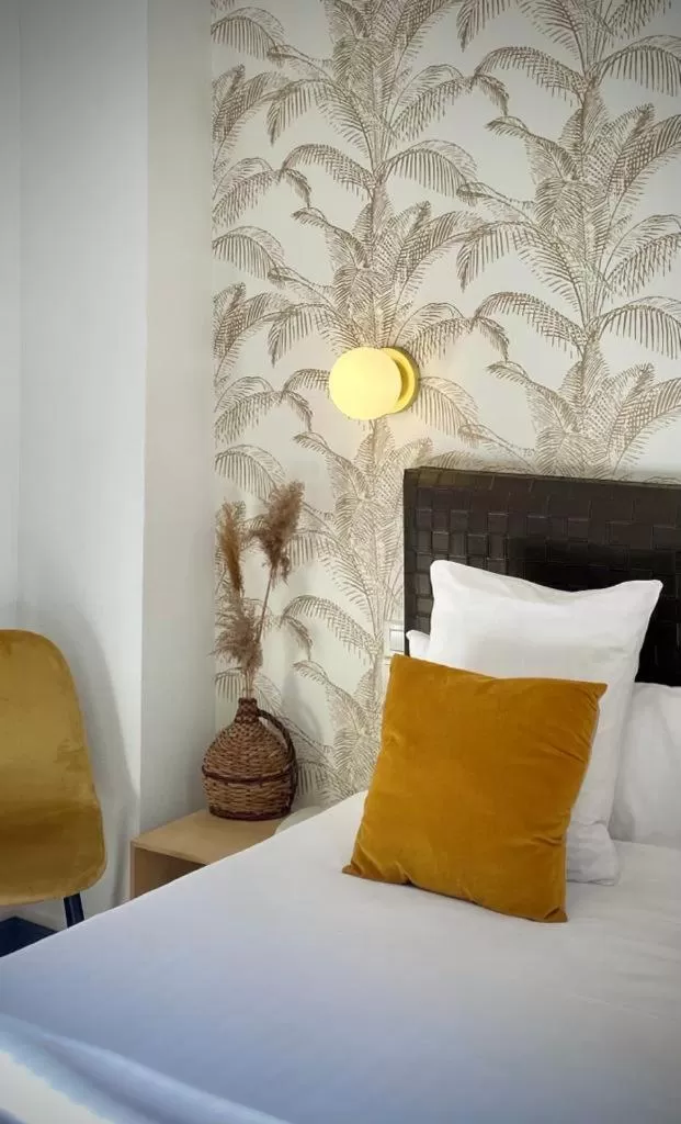 Decorative detail, Bed in Hôtel La Résidence