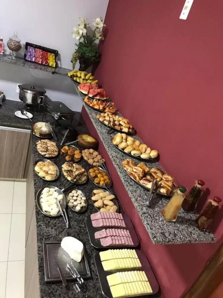 Restaurant/places to eat in Lider Hotel