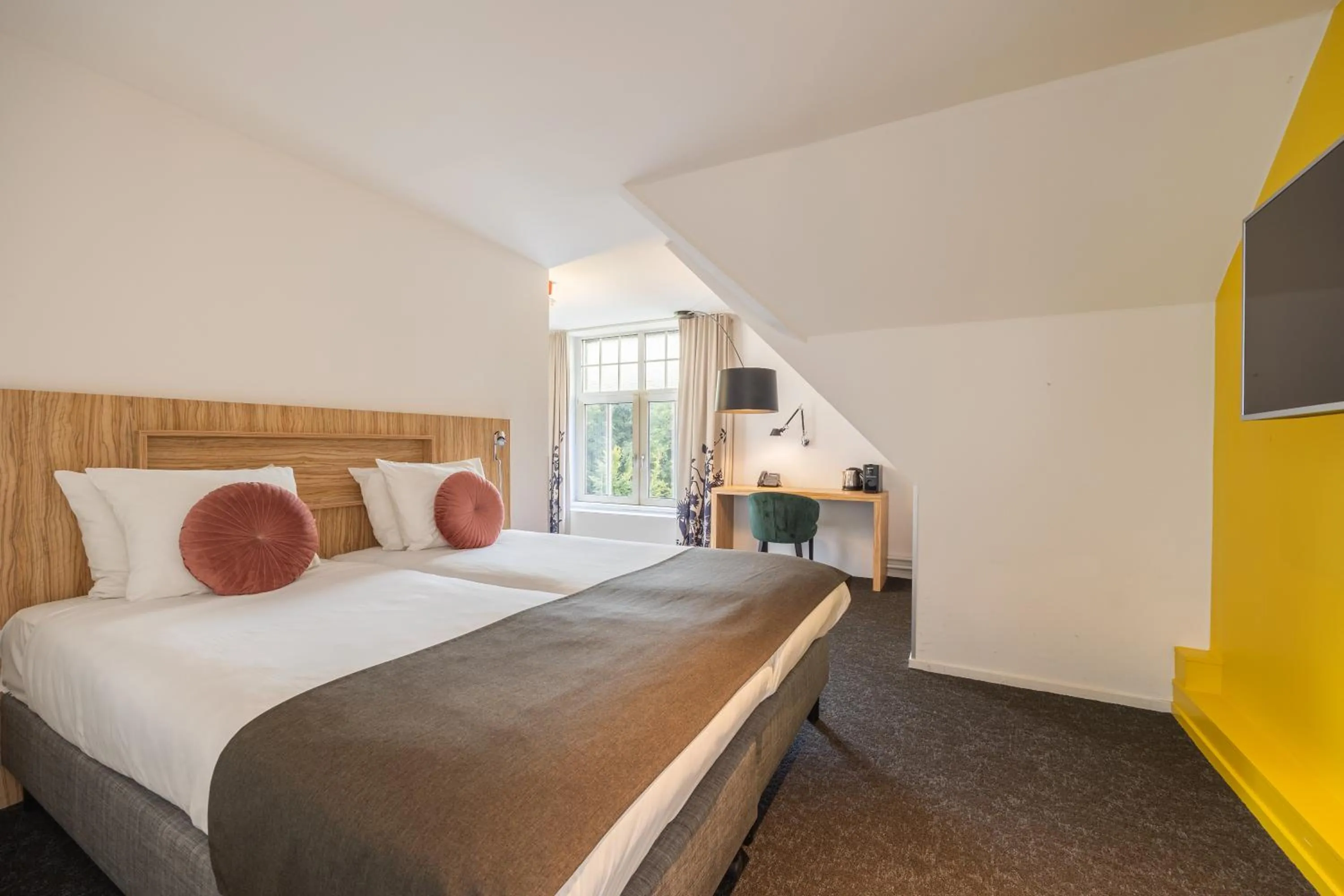 Bedroom, Bed in Amrâth Berghotel Amersfoort