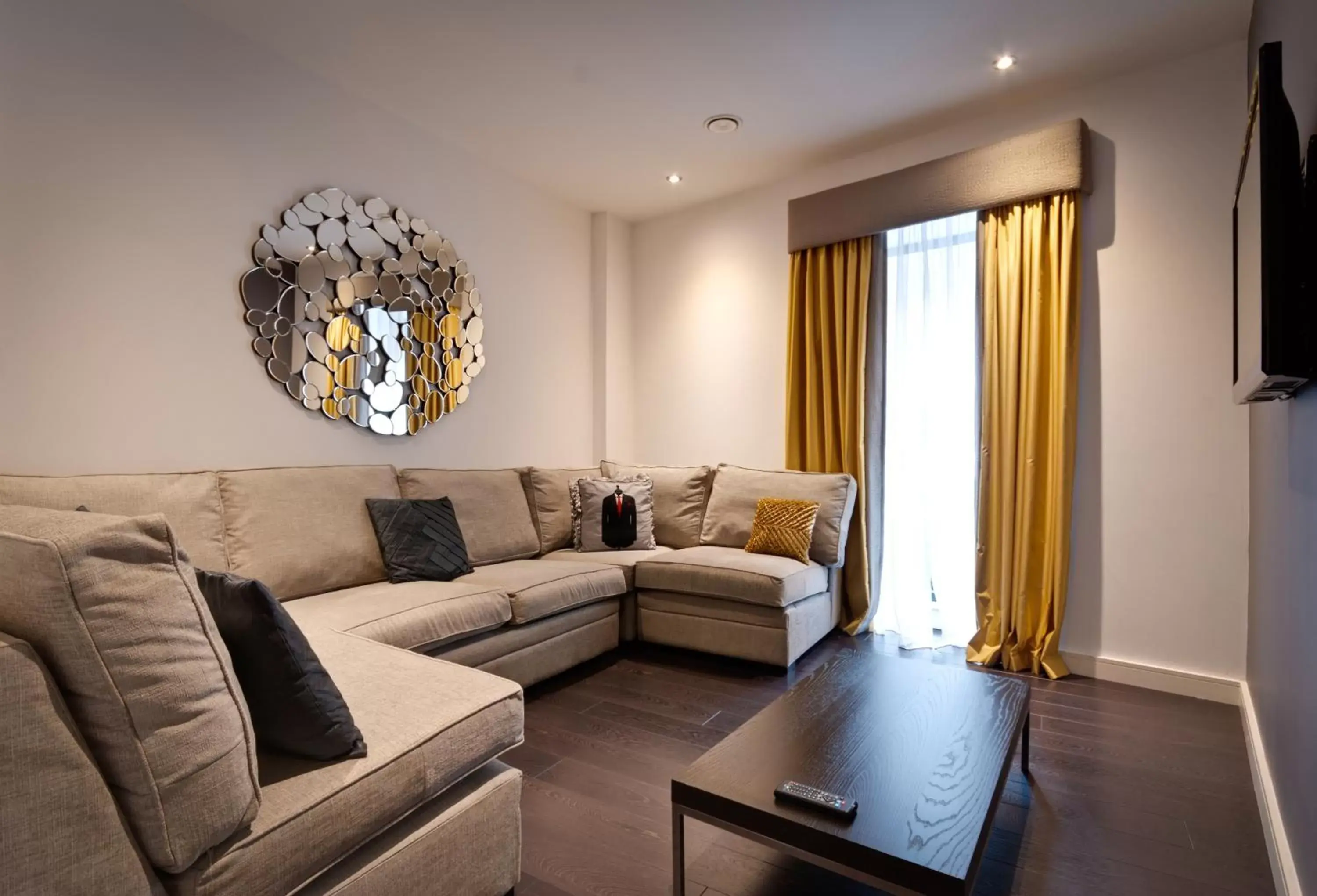 Living room in EPIC Apart Hotel - Seel Street Living room in EPIC Apart Hotel - Seel Street