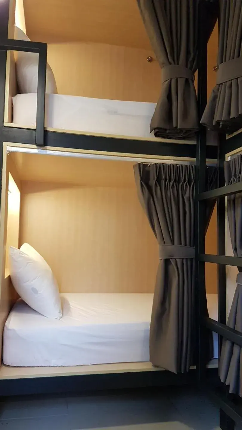 Bedroom, Bunk Bed in Hotel 1000 Miles