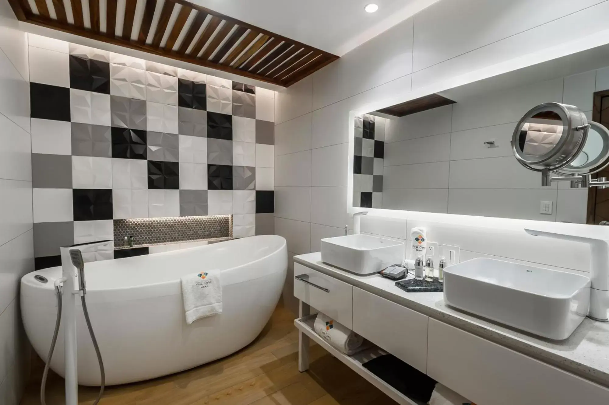 Hot Tub, Bathroom in FCH Hotel Providencia