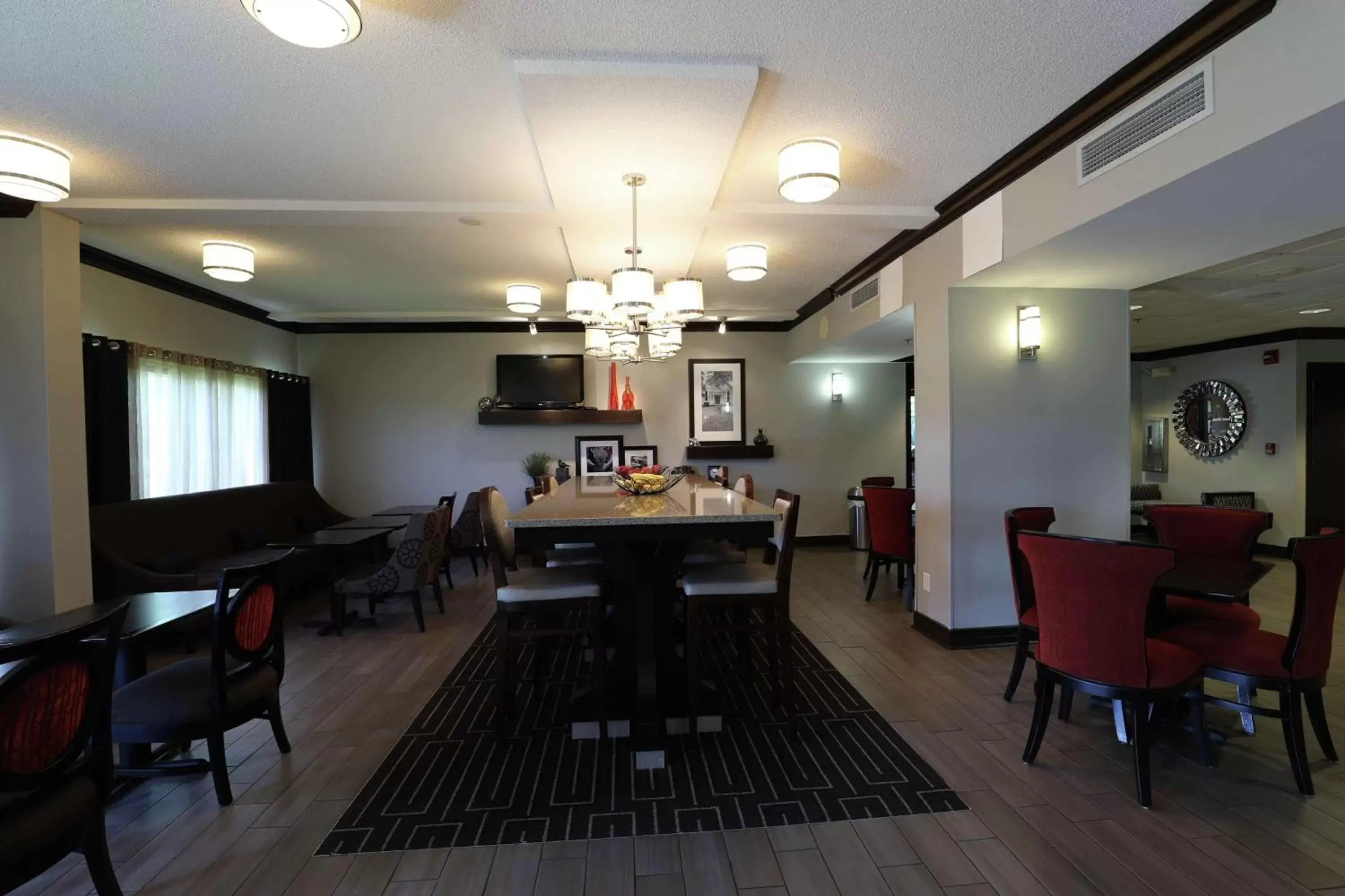 Lobby or reception, Restaurant/Places to Eat in Hampton Inn Dyersburg