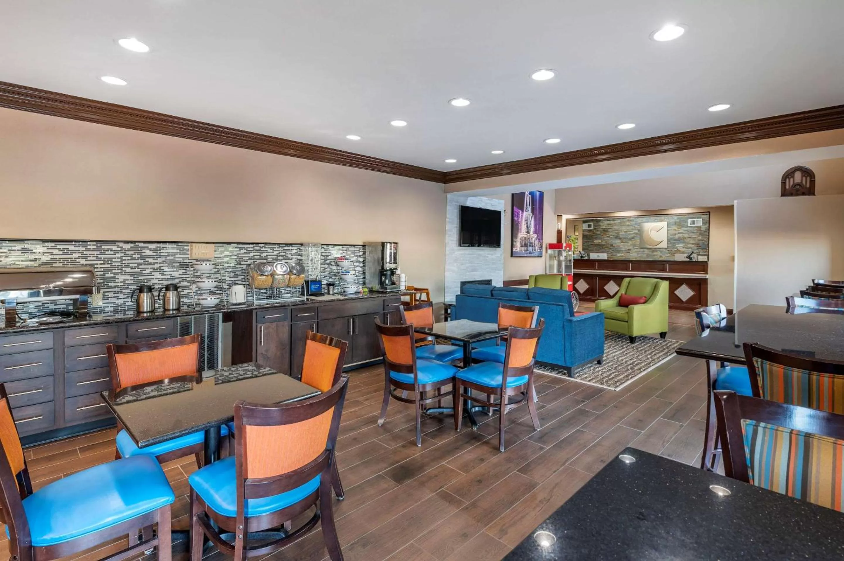 Restaurant/places to eat in Comfort Inn & Suites Cincinnati Uptown Clifton