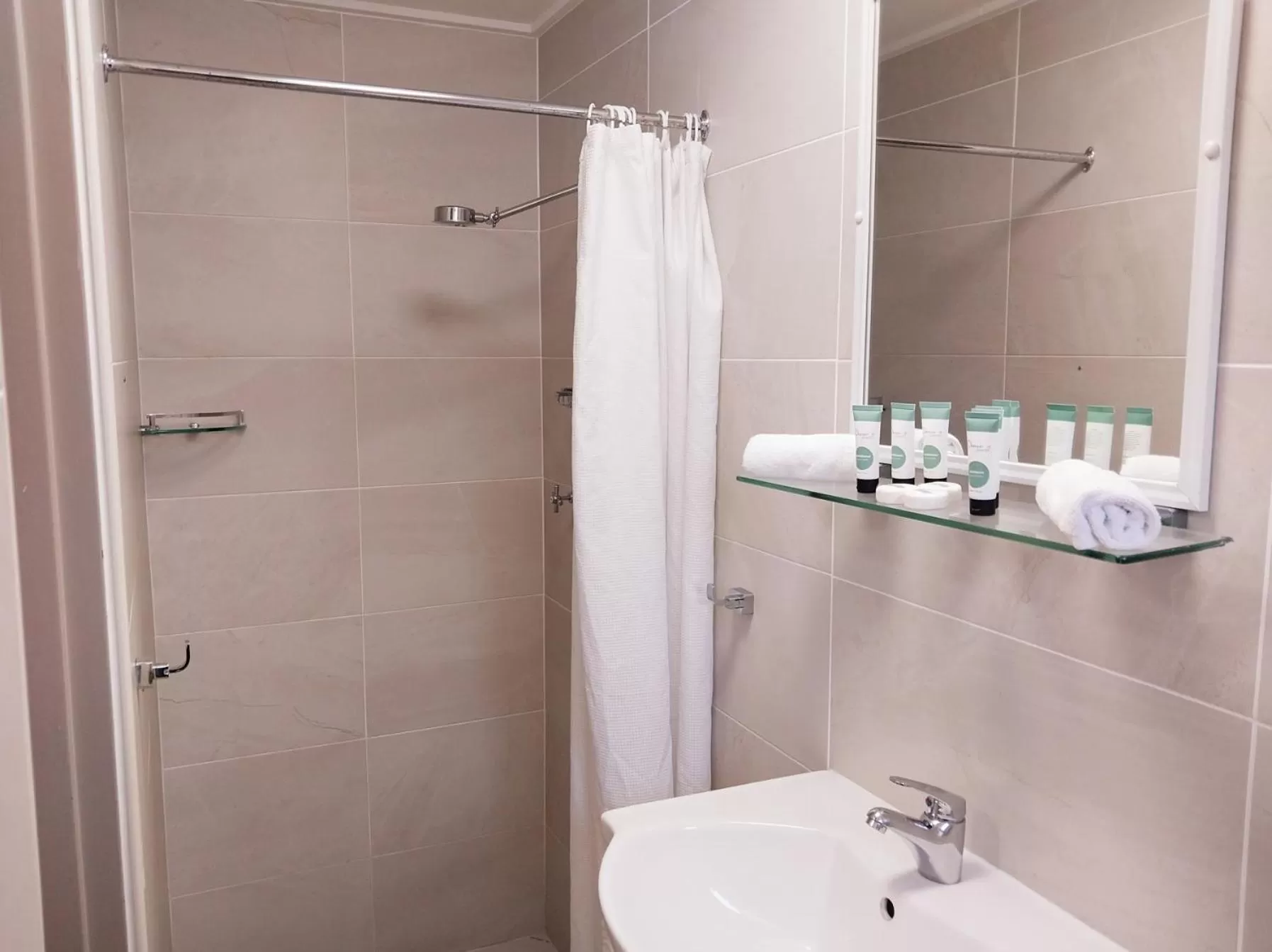 Bathroom in Tallarook Motor Inn