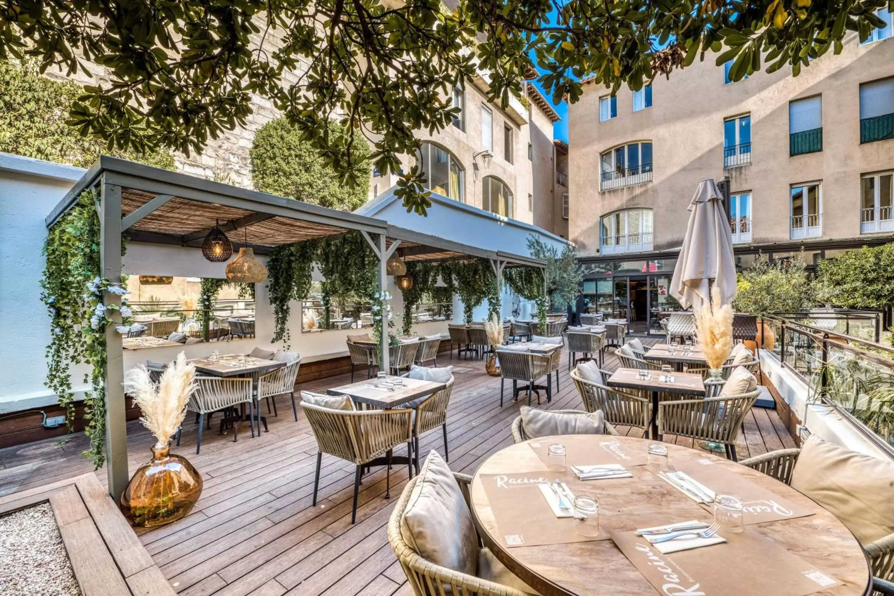 Patio, Restaurant/Places to Eat in Mercure Pont d’Avignon Centre