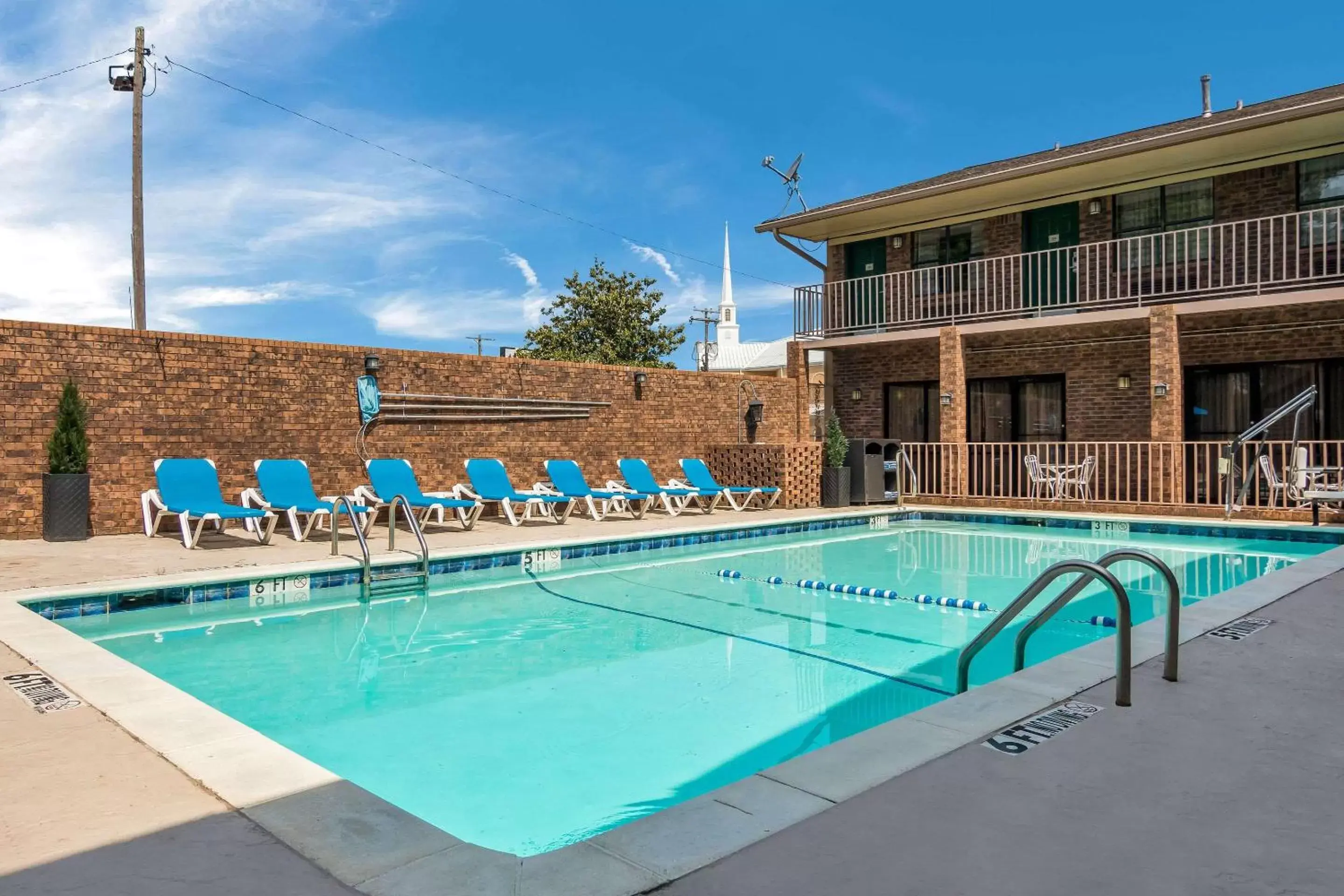 Pool view, Swimming Pool in Quality Inn Magnolia