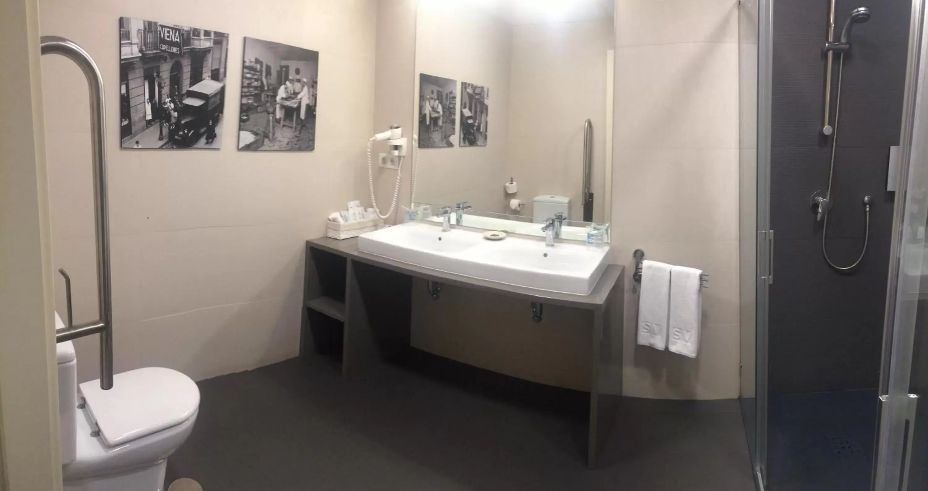Bathroom in Suites Viena Plaza de España
