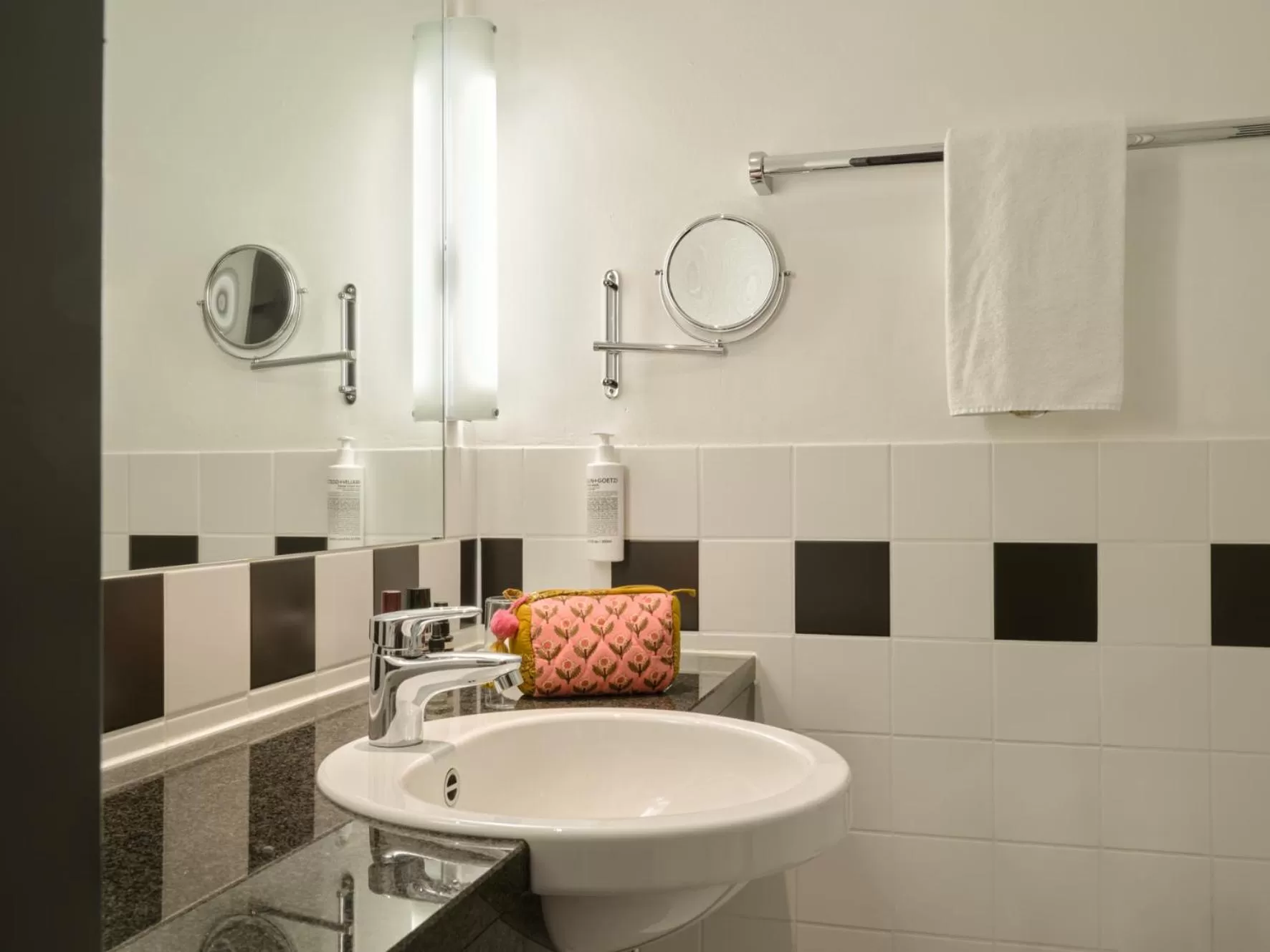 Bathroom in IntercityHotel Bremen