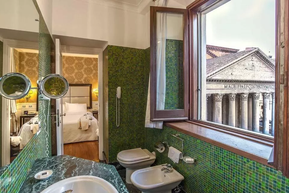 Bathroom in Albergo del Senato