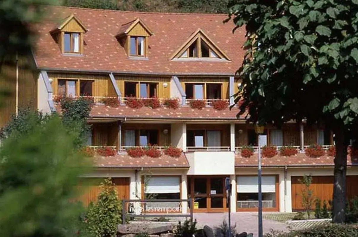 Facade/entrance, Property Building in Hotel Les Remparts